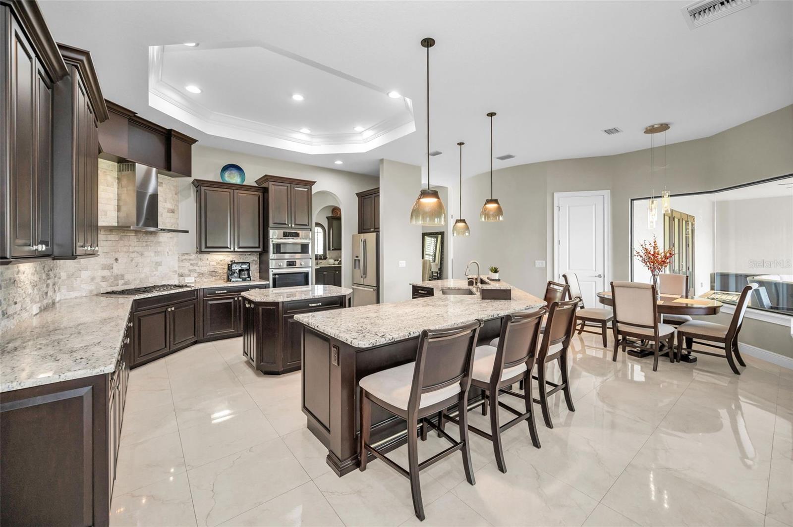 CHAMPIONS CLUB - Residential
