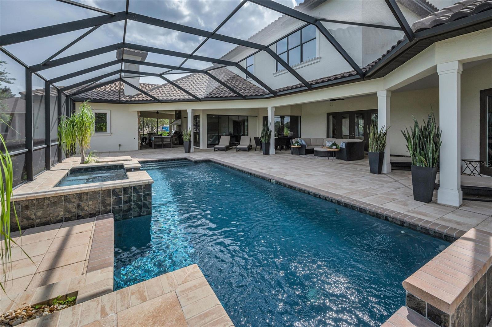 CHAMPIONS CLUB - Residential