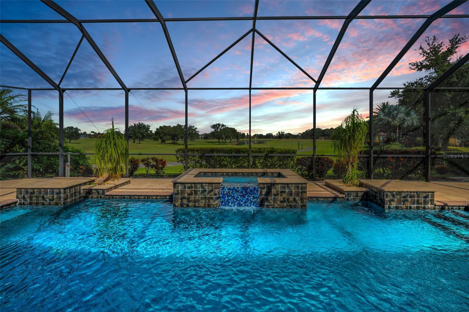 CHAMPIONS CLUB - Residential