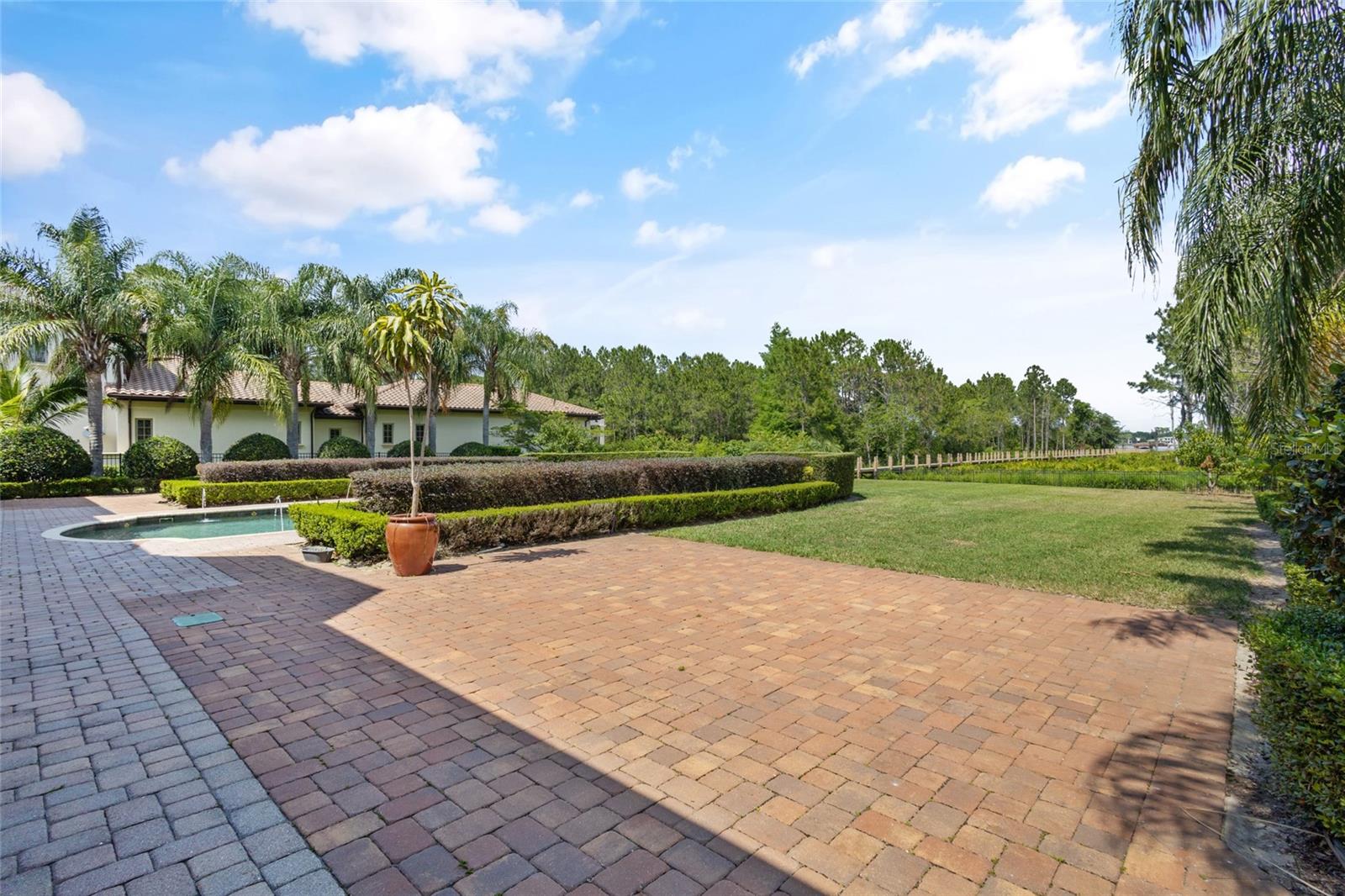 KEENES POINTE - Residential