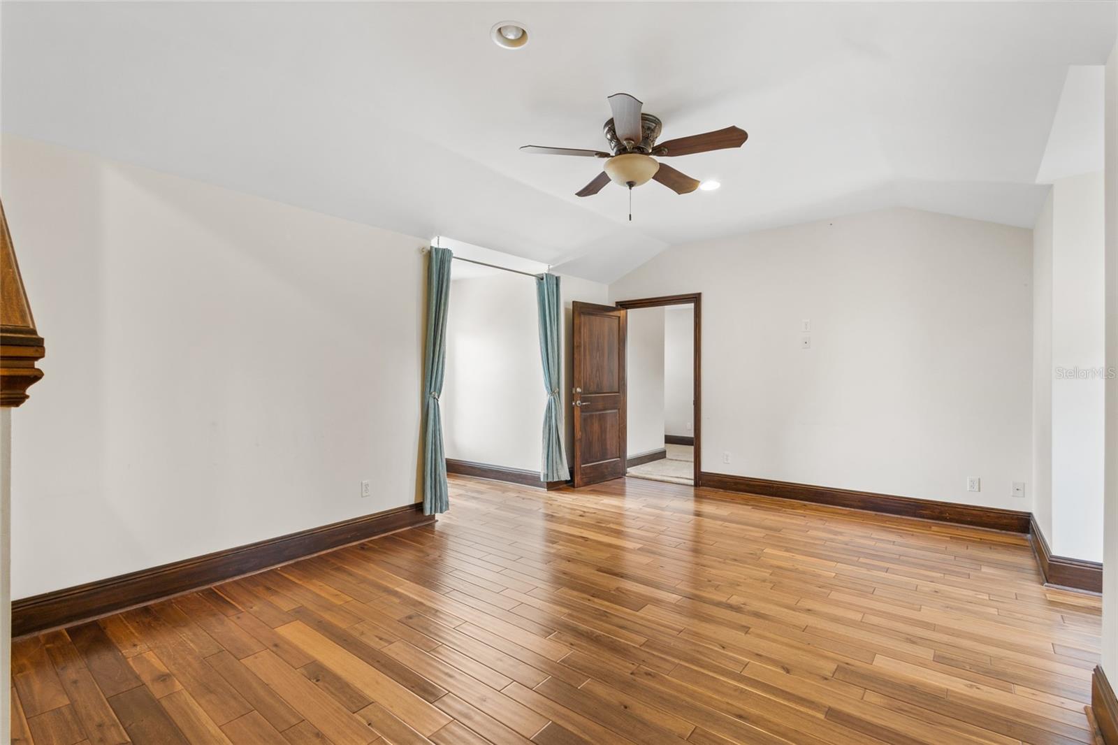 KEENES POINTE - Residential