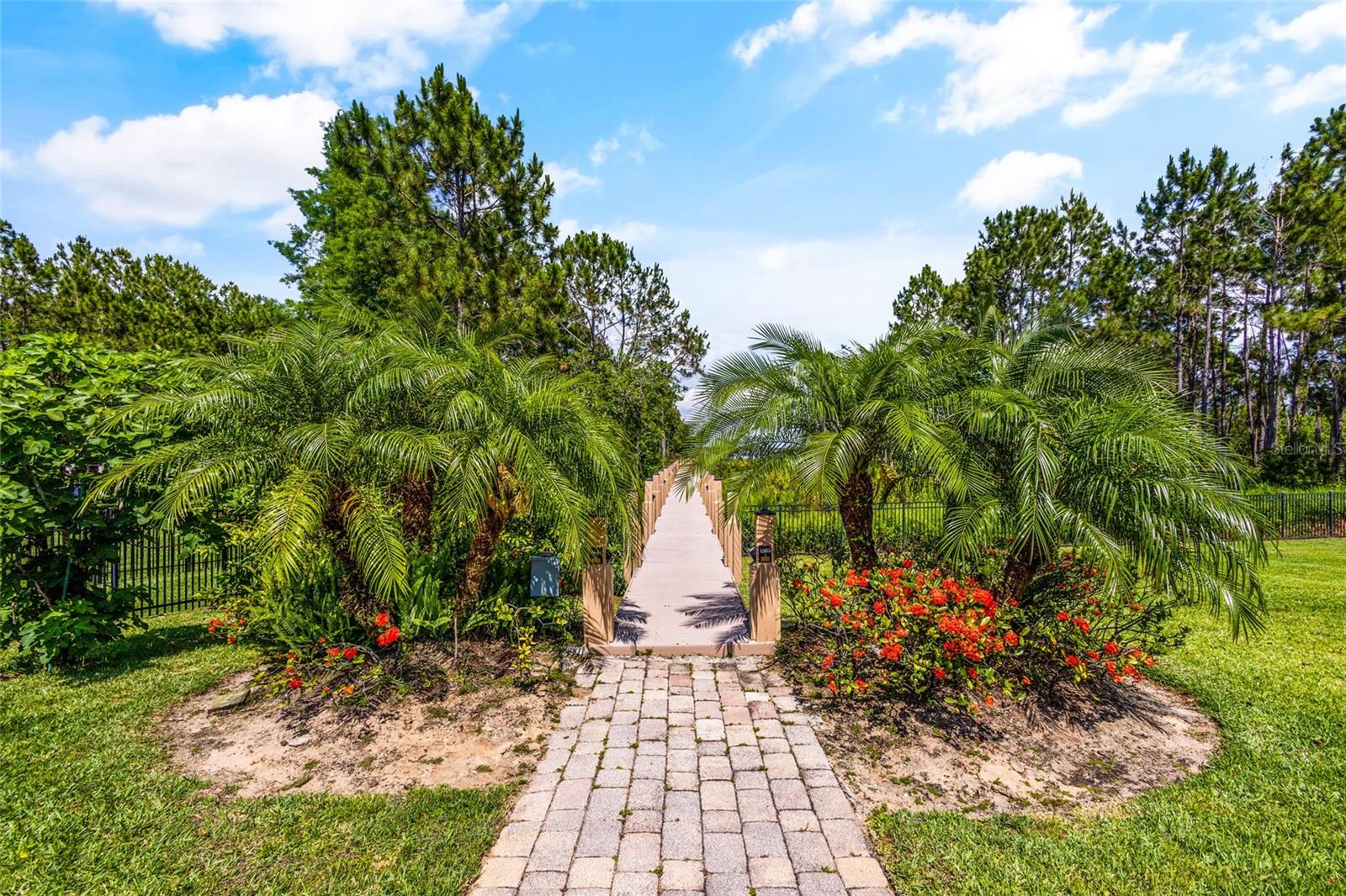KEENES POINTE - Residential