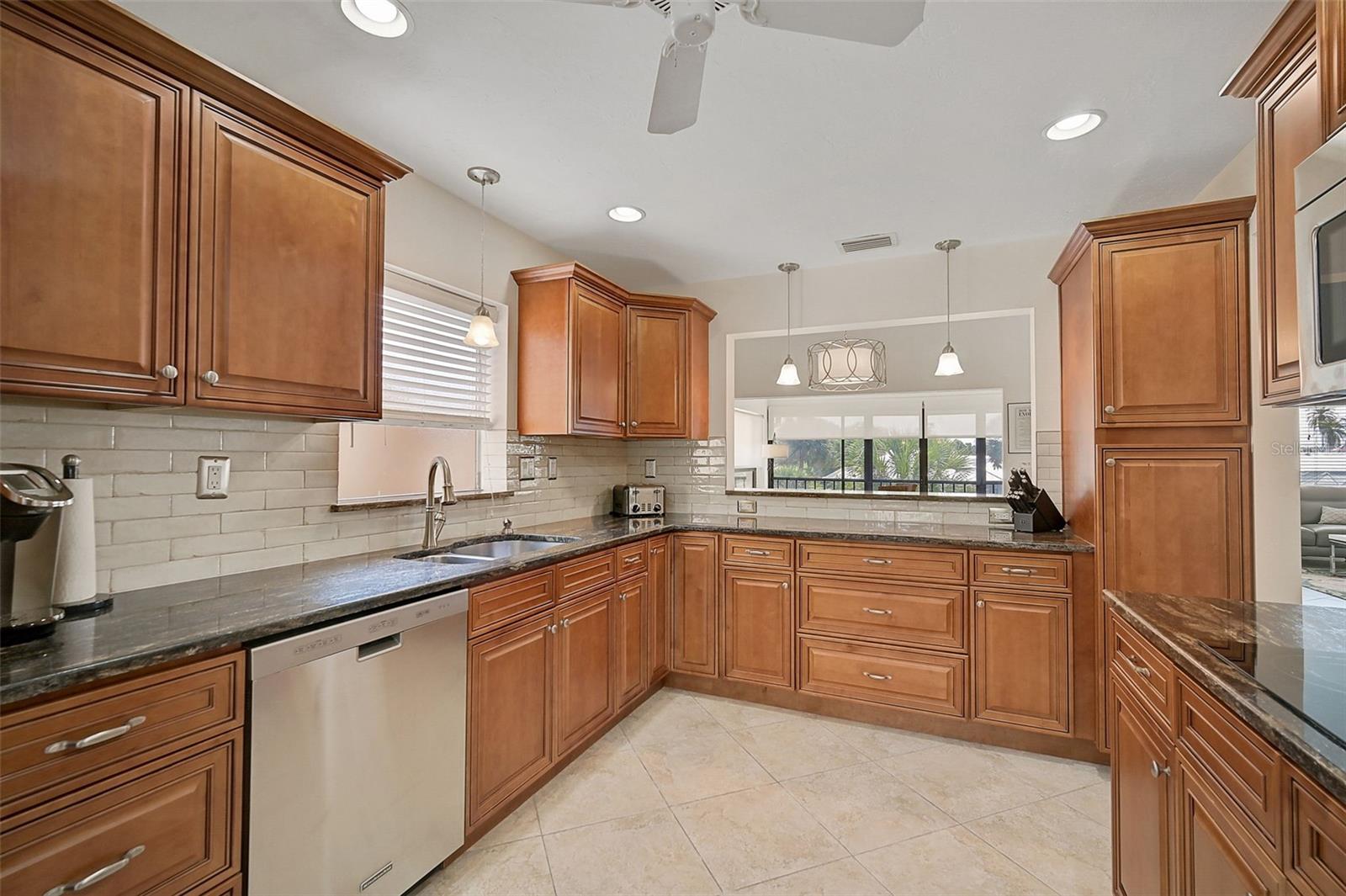 SCHOONER BAY - Residential