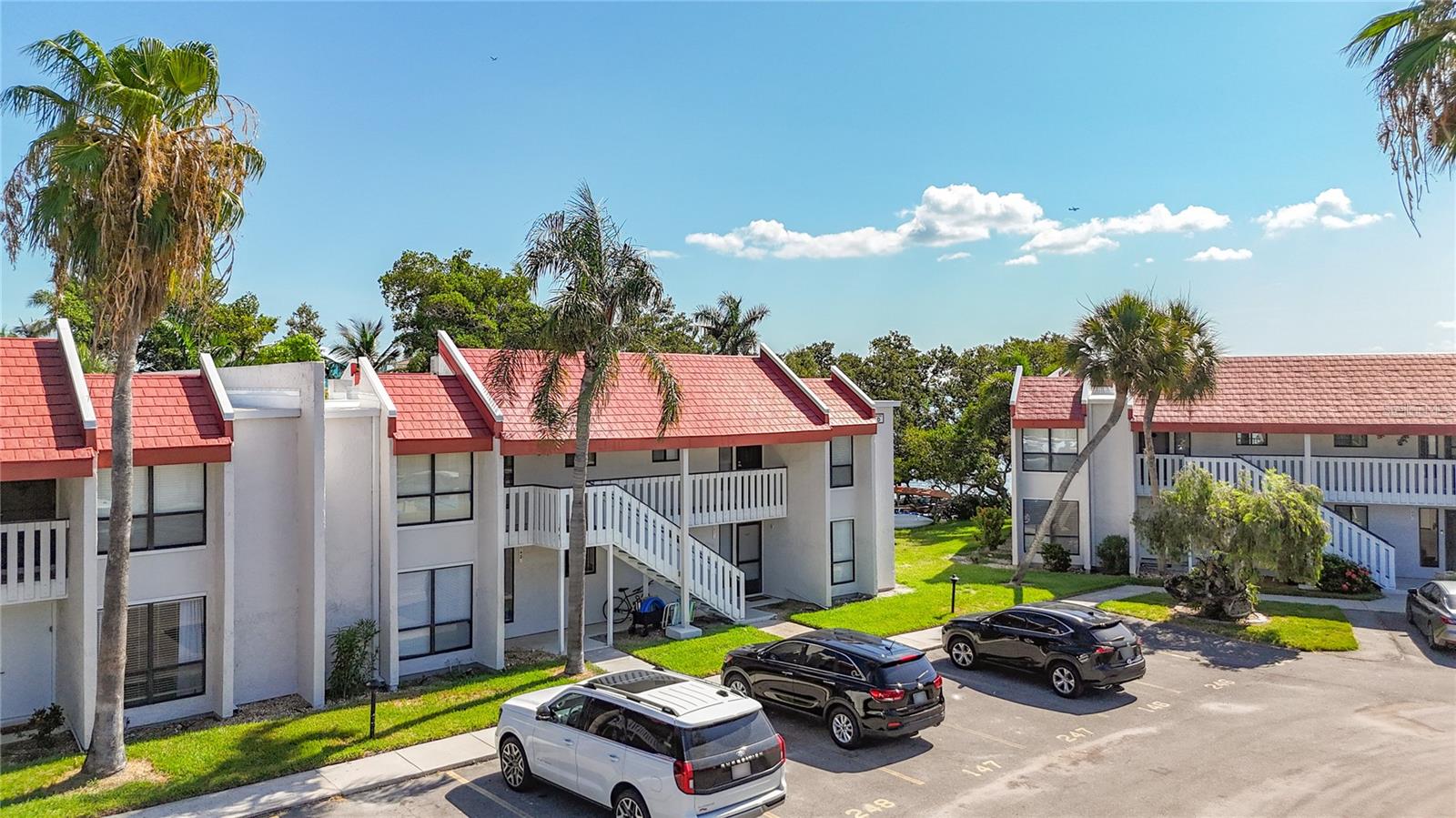 RUNAWAY BAY - Residential
