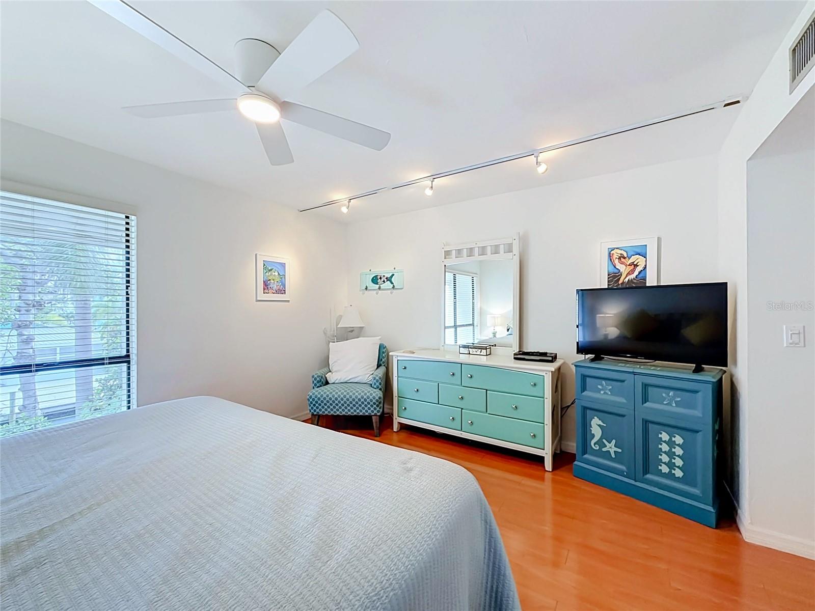 RUNAWAY BAY - Residential