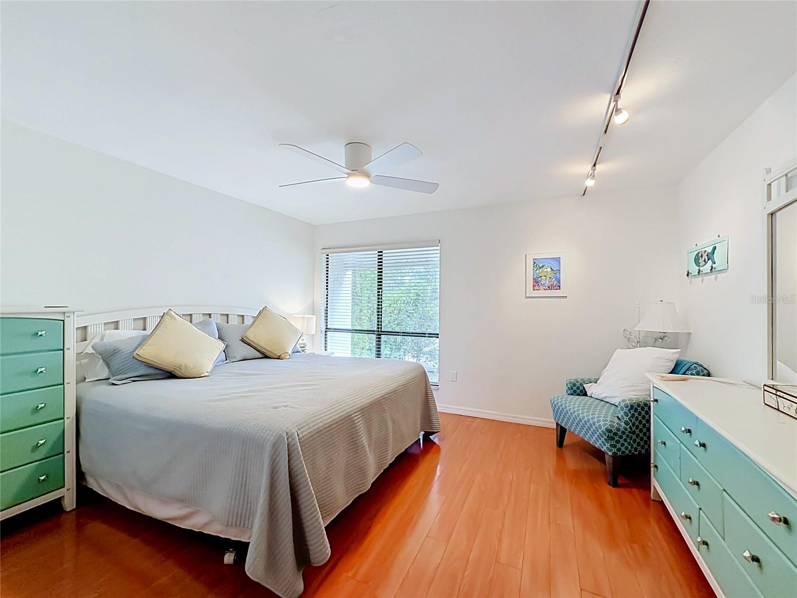RUNAWAY BAY - Residential