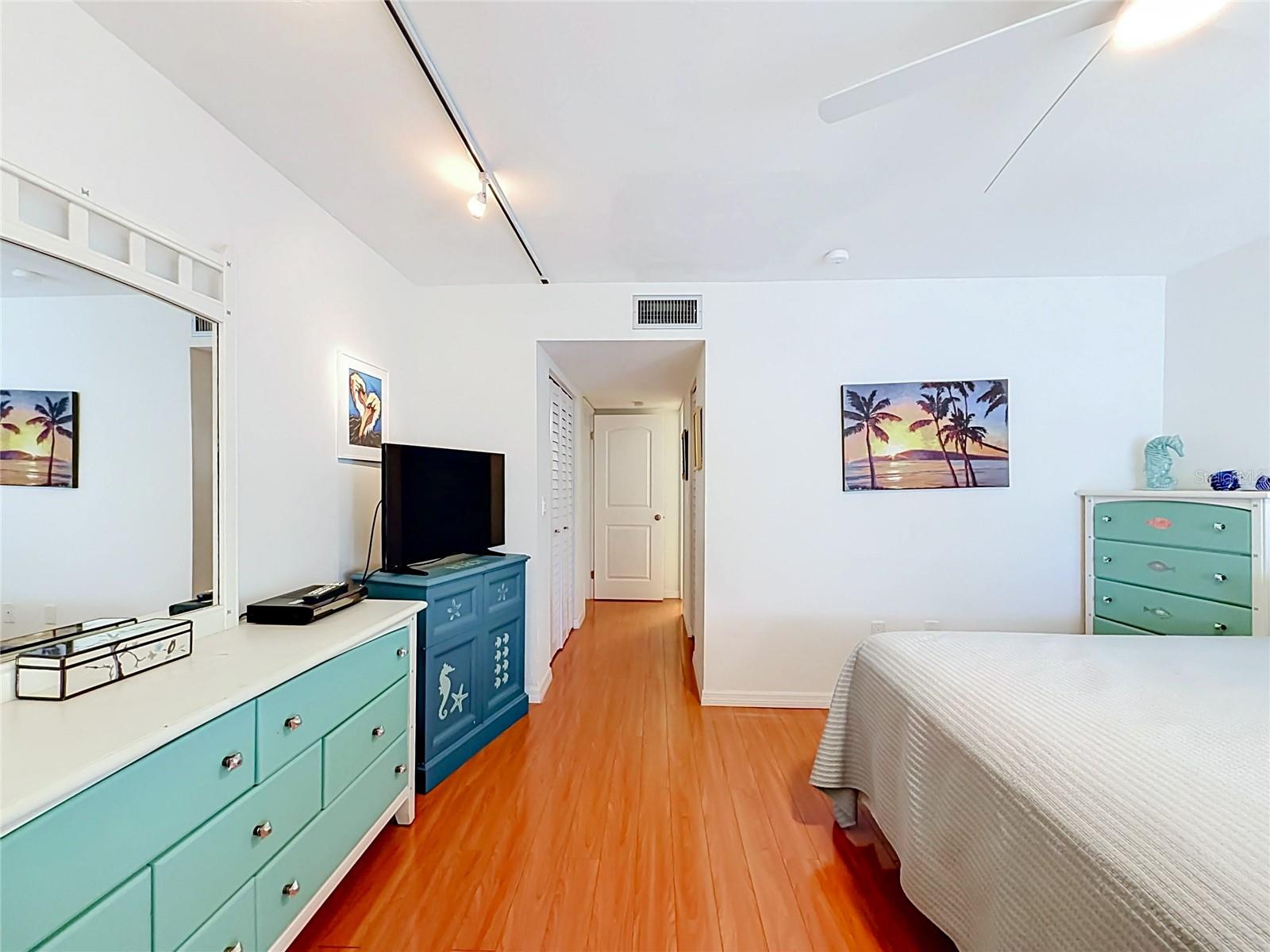 RUNAWAY BAY - Residential