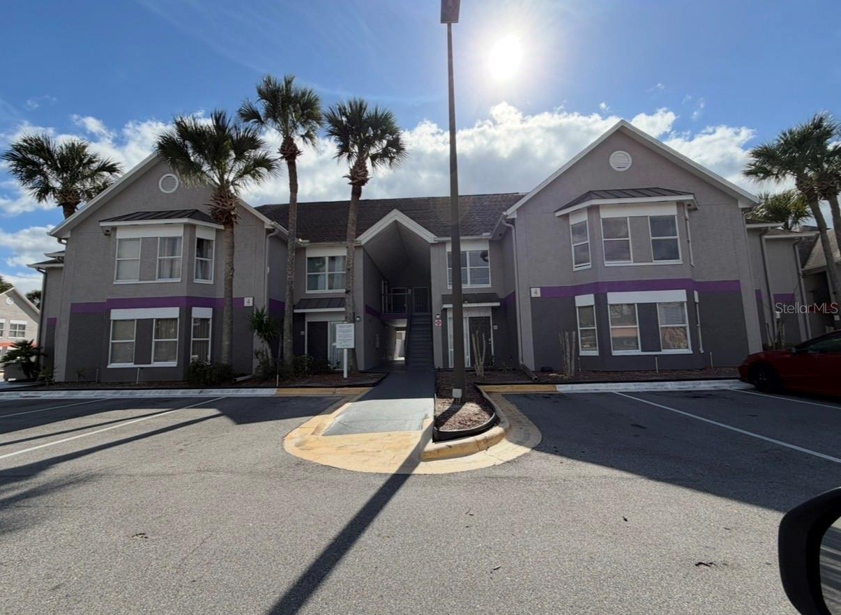 PARKWAY PALMS RESORT MAINGATE CONDO - Residential
