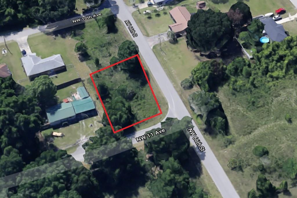 Great location in Ocala Highlands Estates close to Oak Rd and 441/301. Build your custom home in this established NW neighborhood. This is a desirable corner lot.; Cleared: Partial