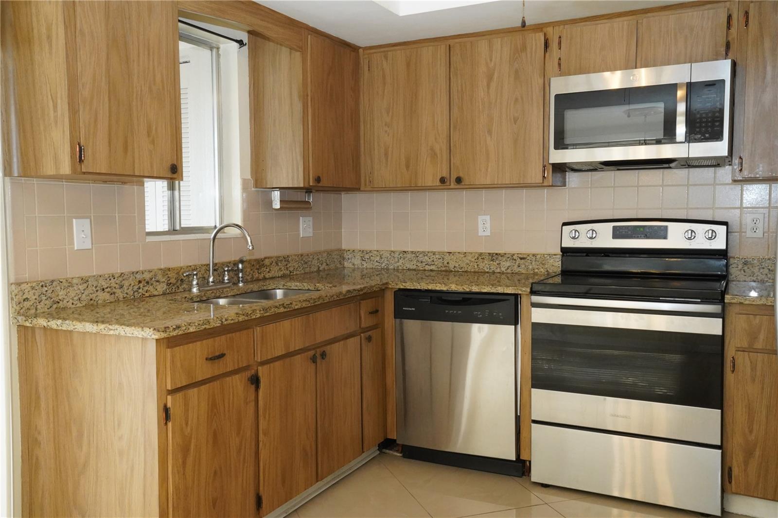 FAIRWAYS CONDO PH 01 - Residential