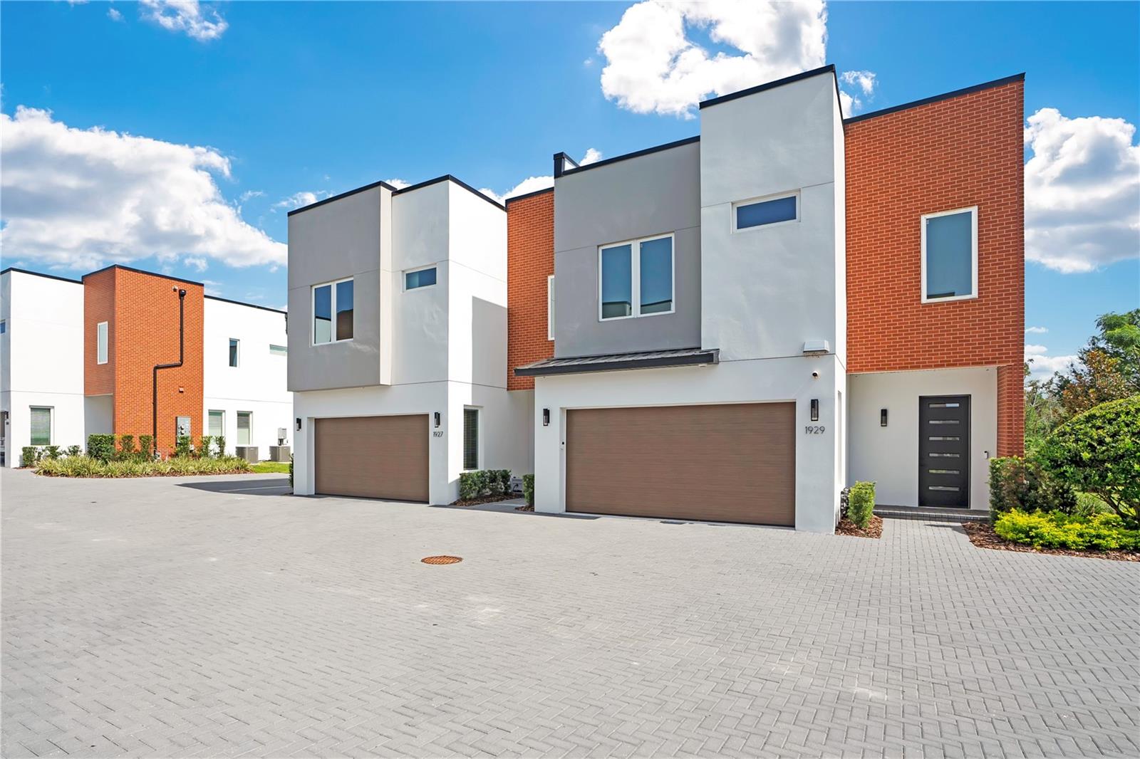 LAKE SPIER XING - Residential