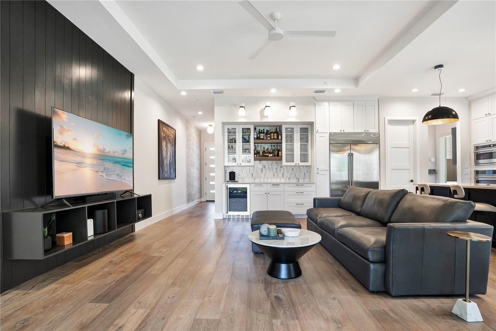 LAKE SPIER XING - Residential