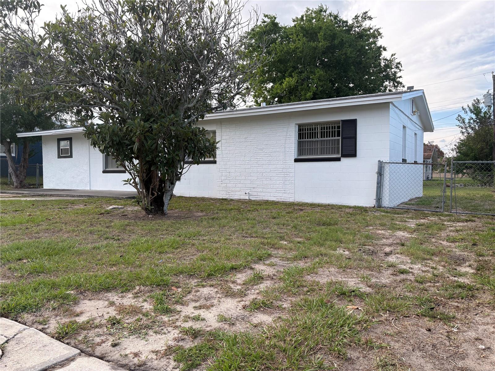 WHISPERING HILLS COUNTRY CLUB ESTATES SEC 05 - Residential