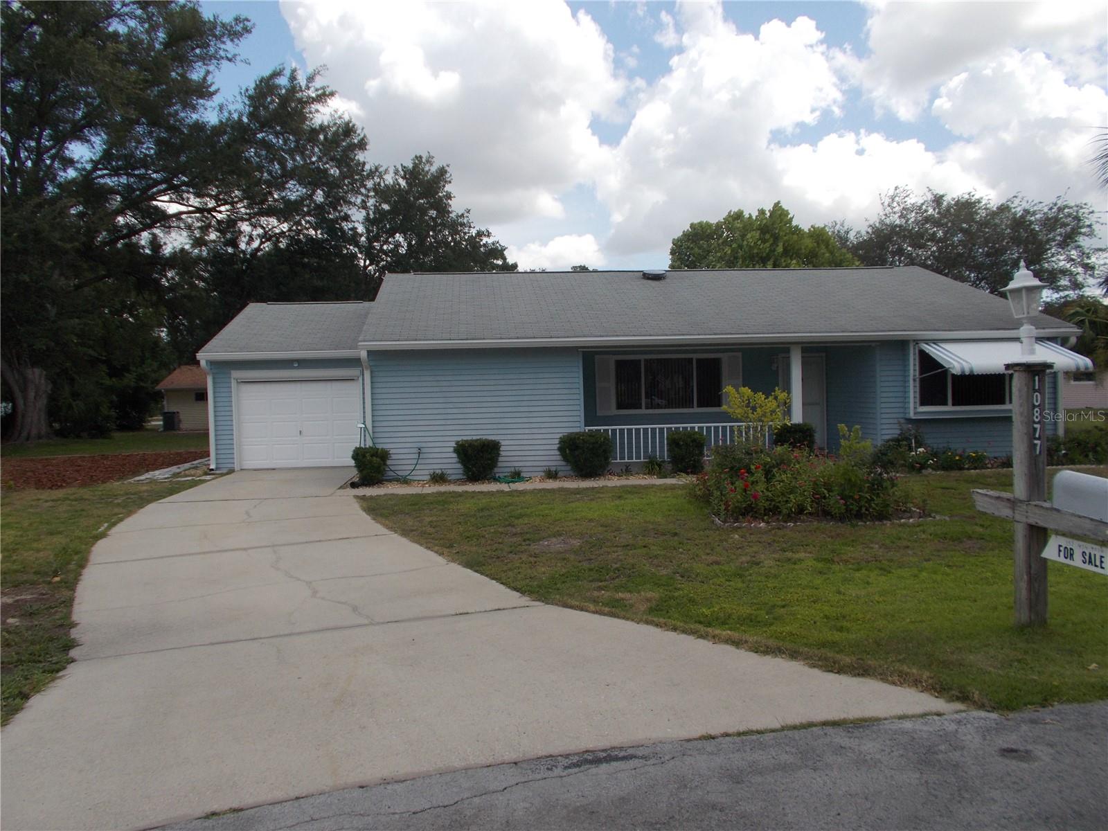Move in ready home in Oak Run. Two master bedrooms with a split plan. This home has an expanded Florida room with an attached screen porch on the back. Newer paint and flooring so you can move in and not worry about updating. Easy walk to the Orchid Club. Oak Run is located in SW Ocala with medical care, shopping and restaurants close by.