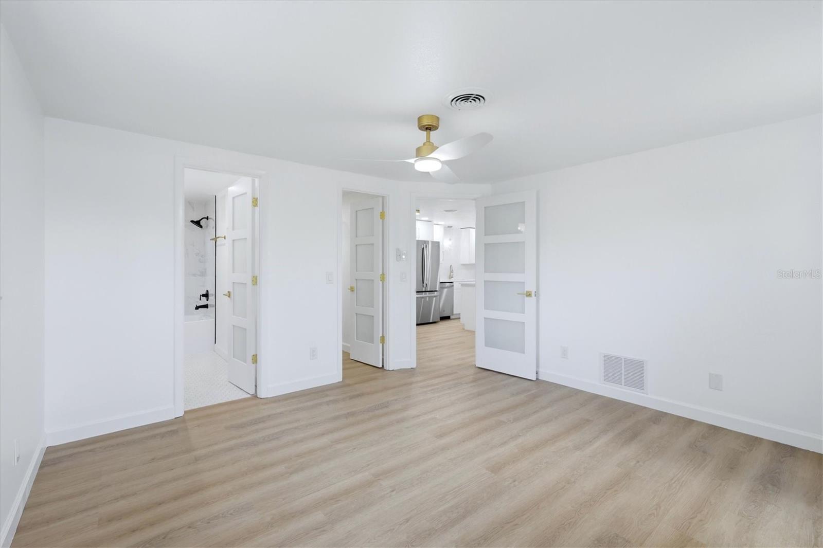 SOUTH VENICE - Residential
