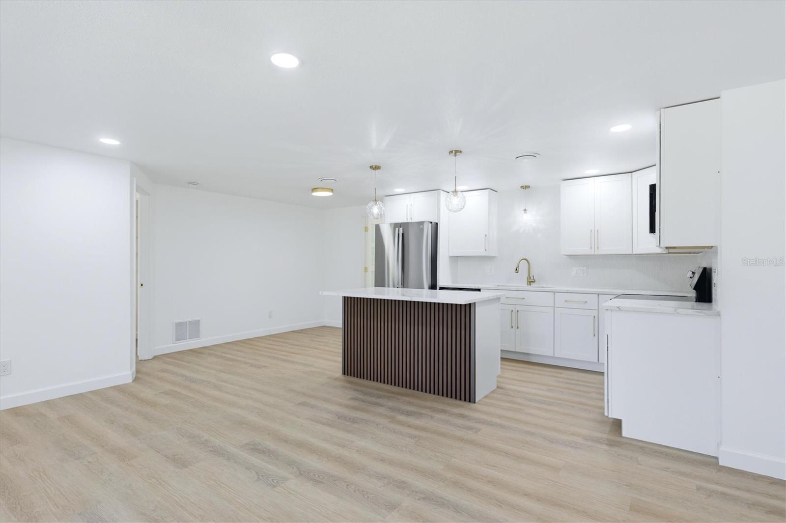 SOUTH VENICE - Residential