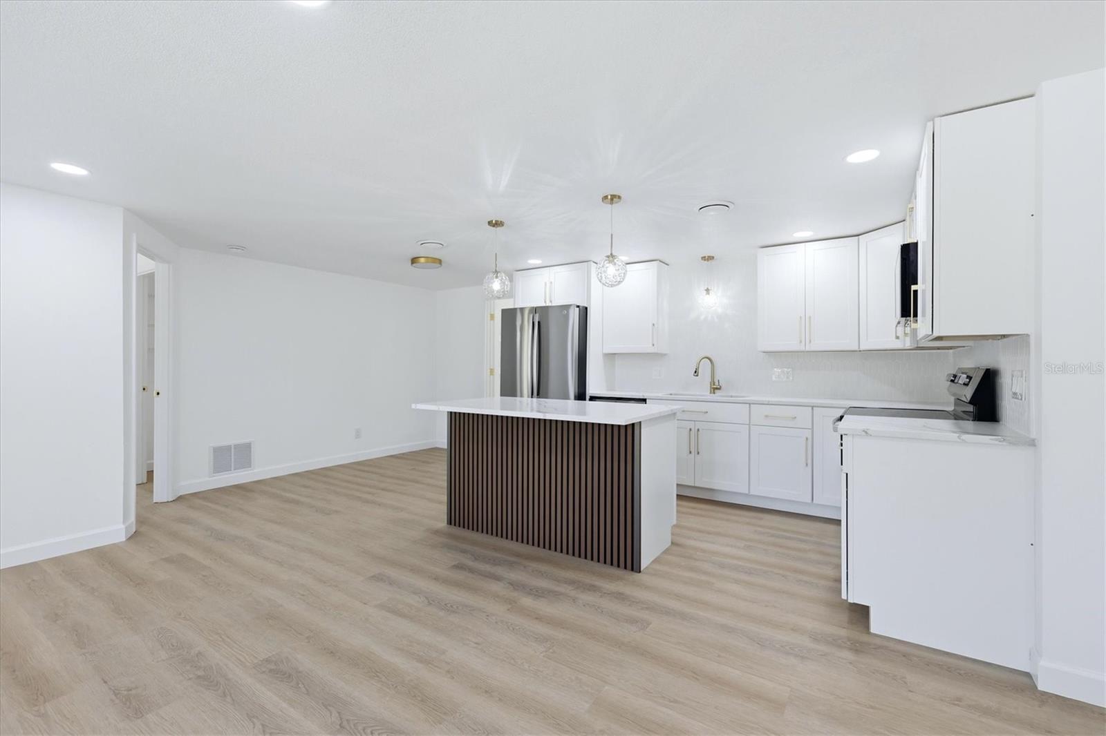 SOUTH VENICE - Residential