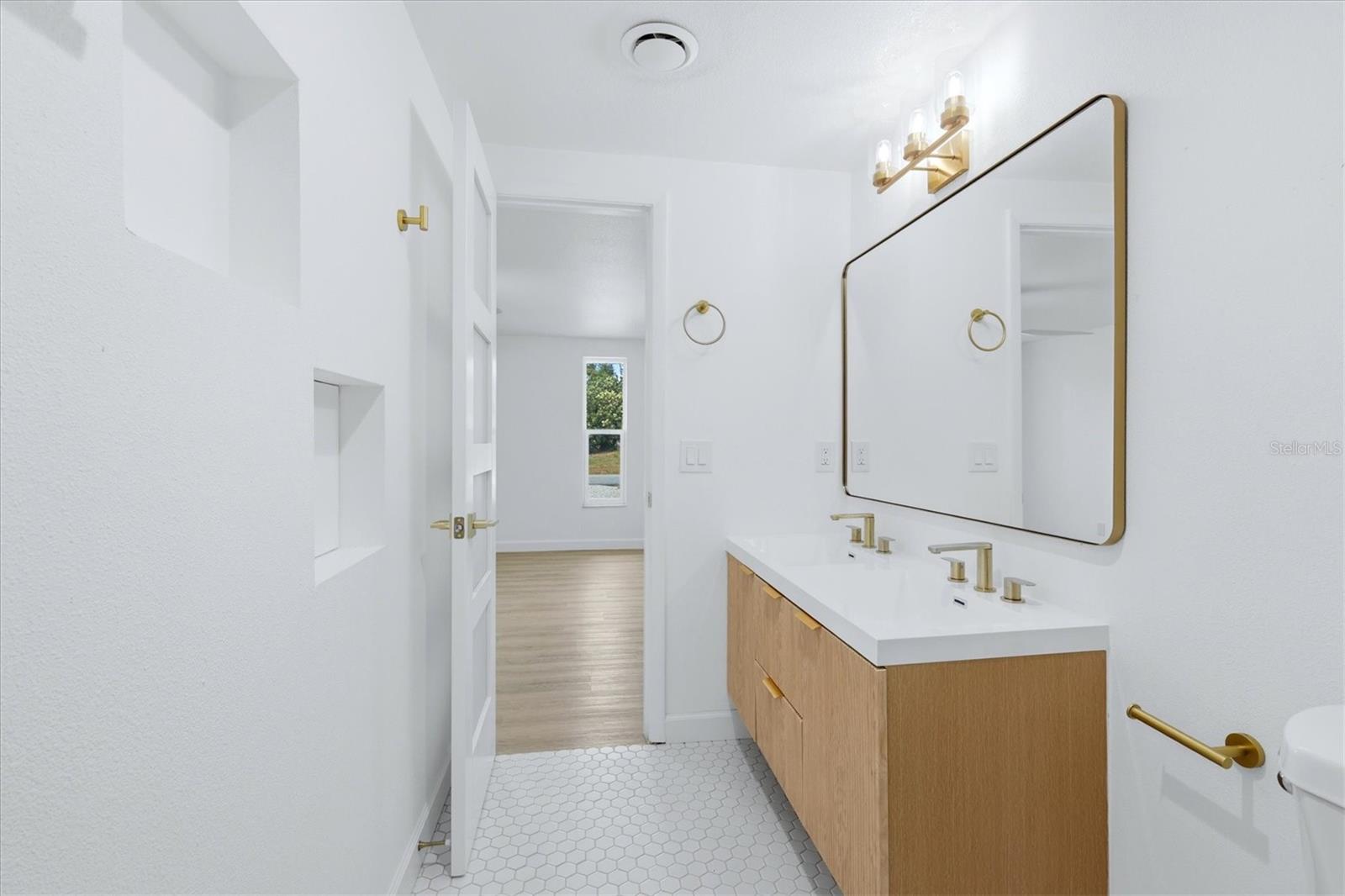 SOUTH VENICE - Residential