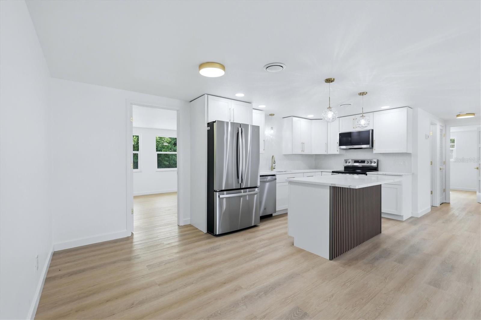 SOUTH VENICE - Residential