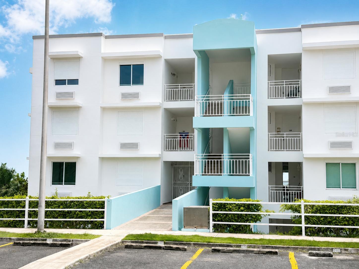 COND. HILLSIDE VILLAGE - Residential Lease