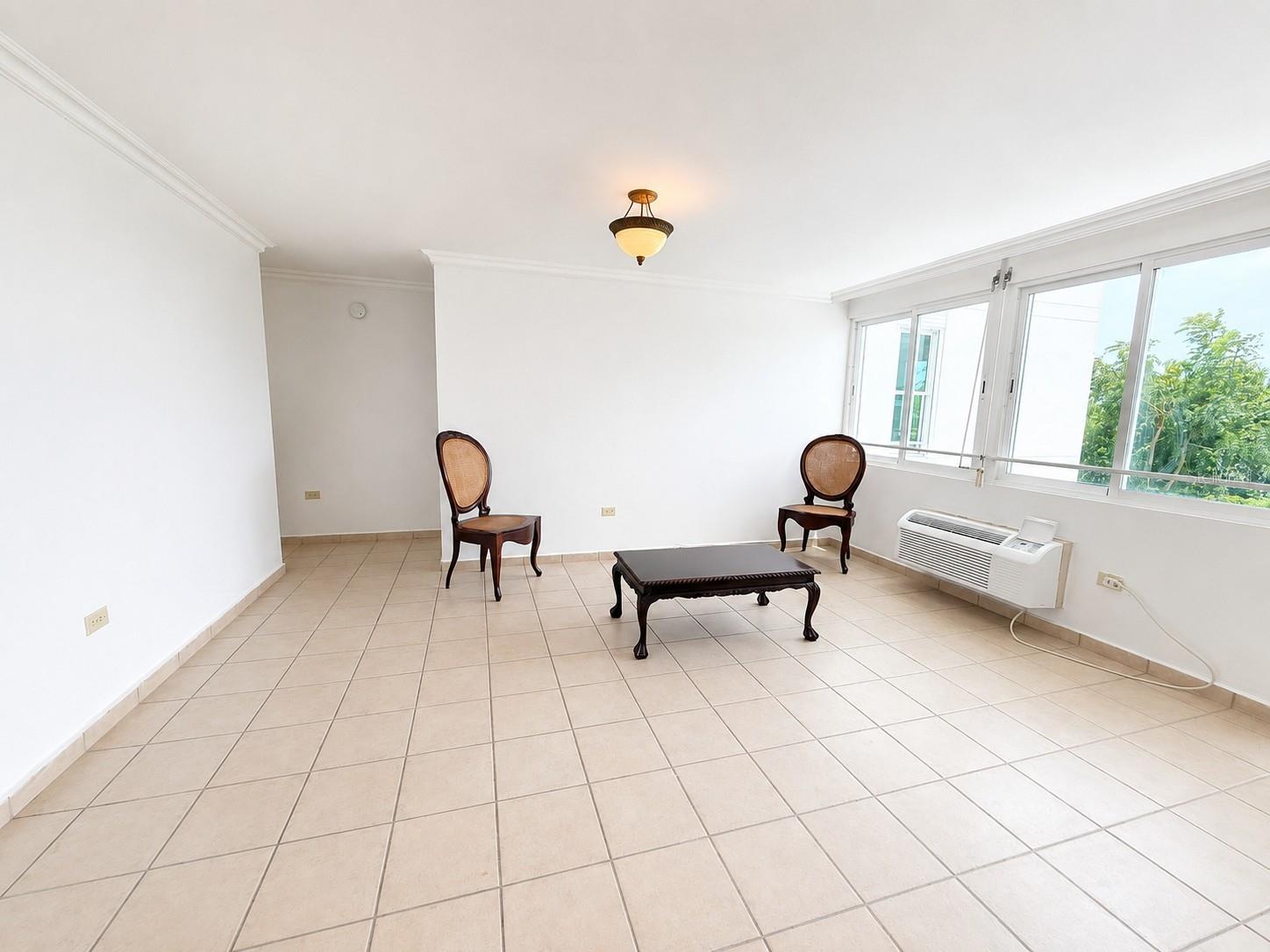 COND. HILLSIDE VILLAGE - Residential Lease