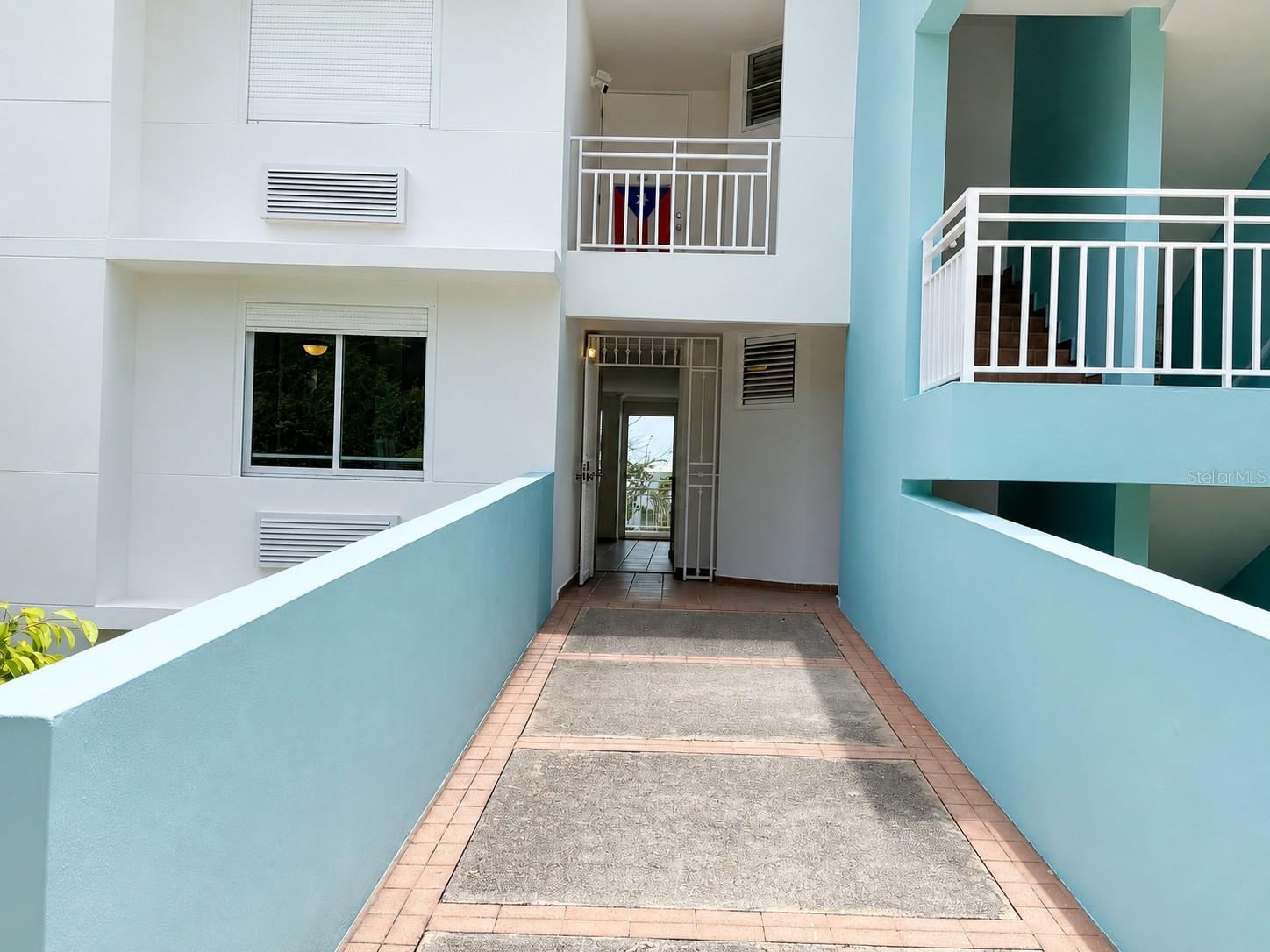 COND. HILLSIDE VILLAGE - Residential Lease