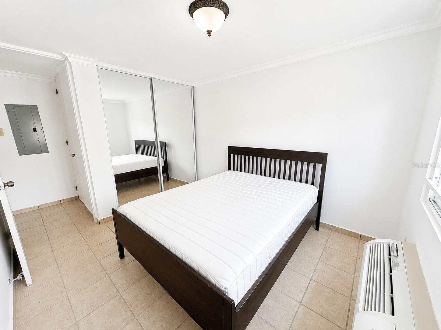 COND. HILLSIDE VILLAGE - Residential Lease