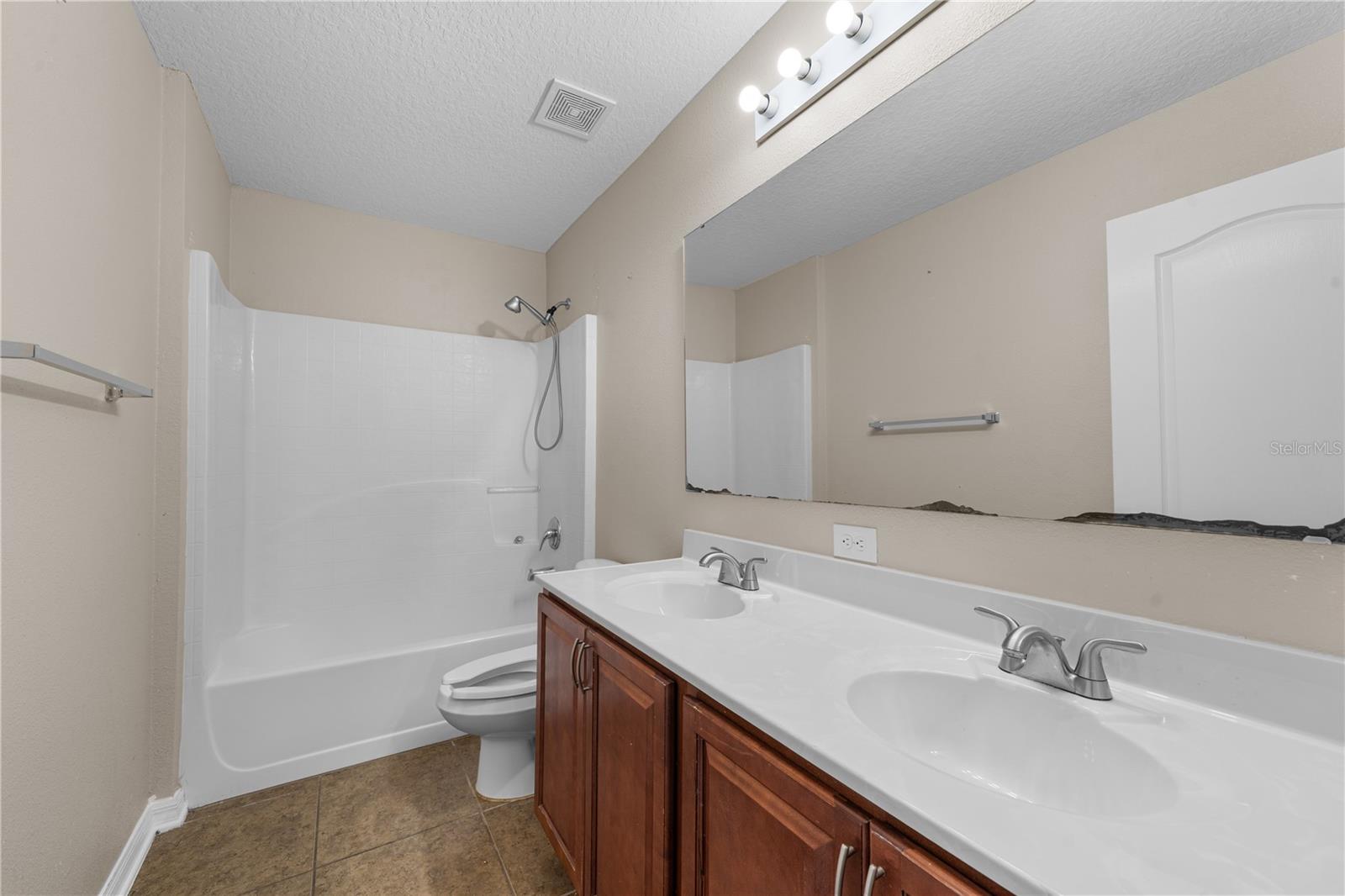 BAYWOOD PH 1B - Residential
