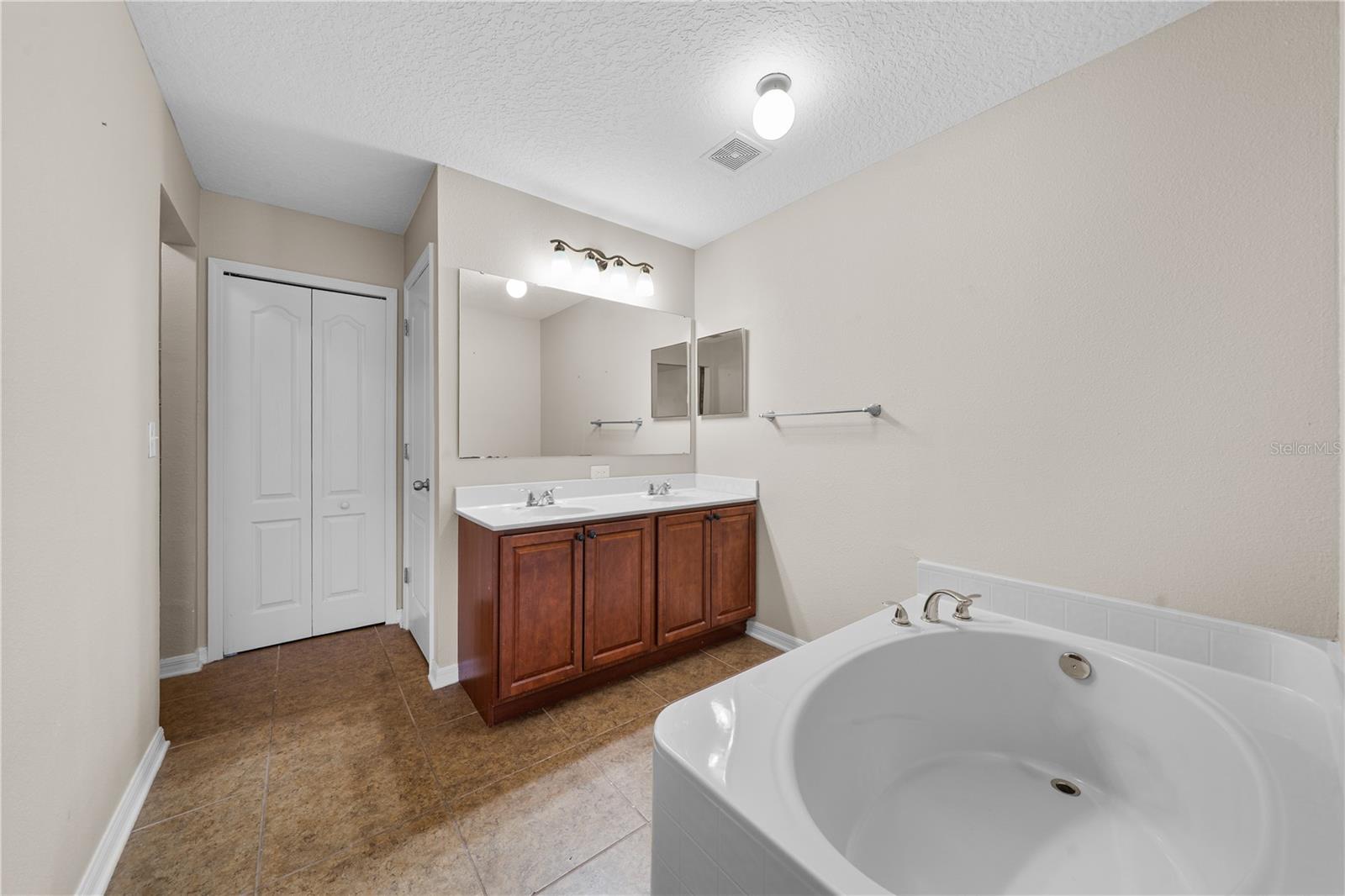 BAYWOOD PH 1B - Residential
