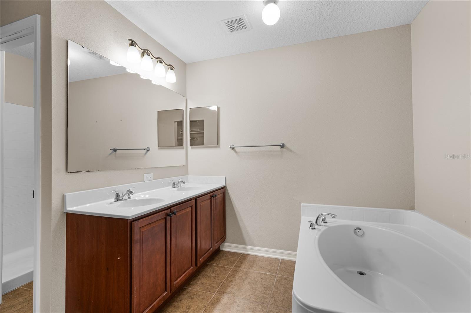 BAYWOOD PH 1B - Residential