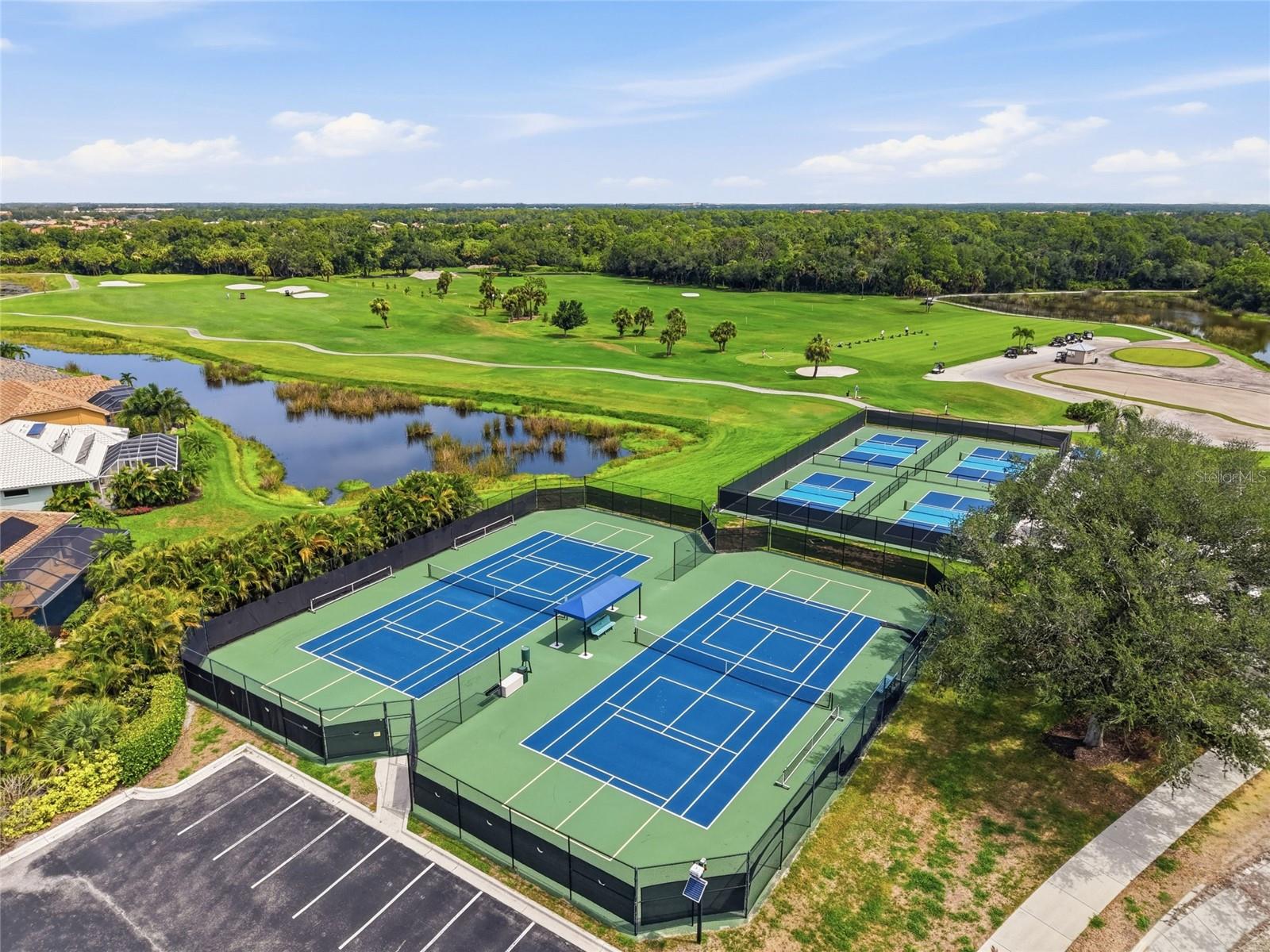 PELICAN POINTE GOLF & COUNTRY CLUB - Residential