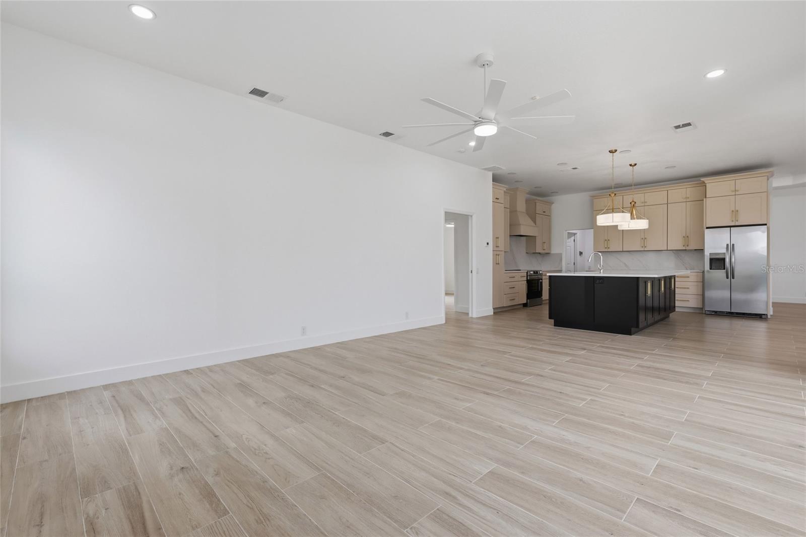 PELICAN POINTE GOLF & COUNTRY CLUB - Residential