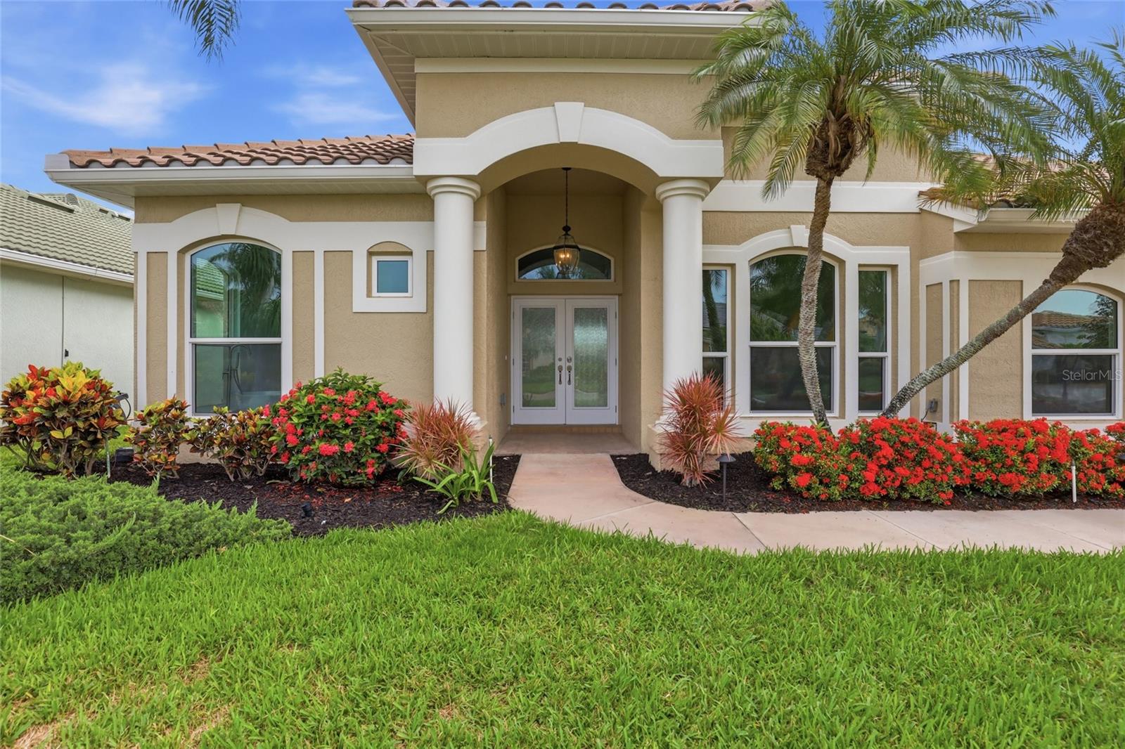 PELICAN POINTE GOLF & COUNTRY CLUB - Residential