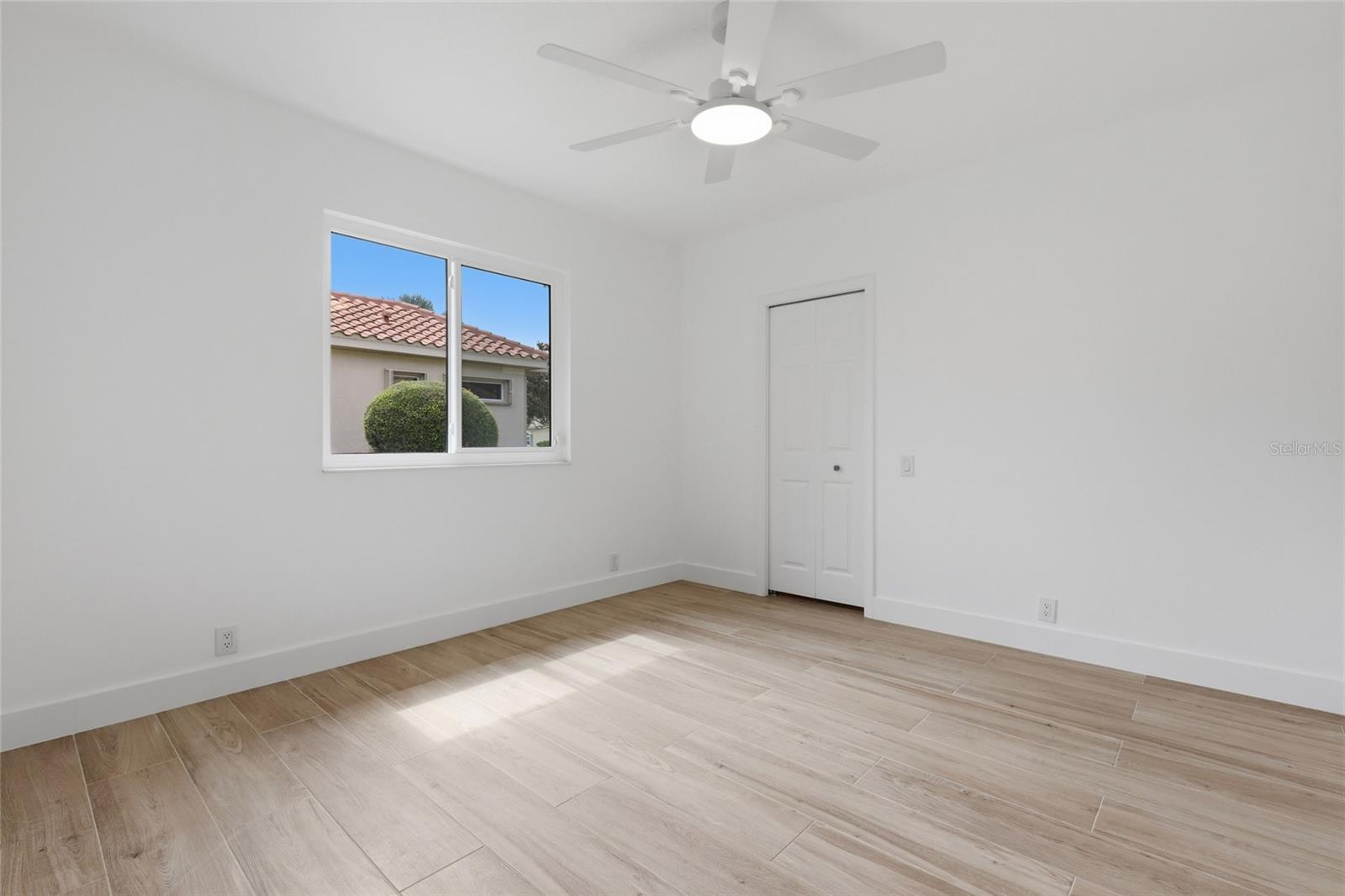 PELICAN POINTE GOLF & COUNTRY CLUB - Residential