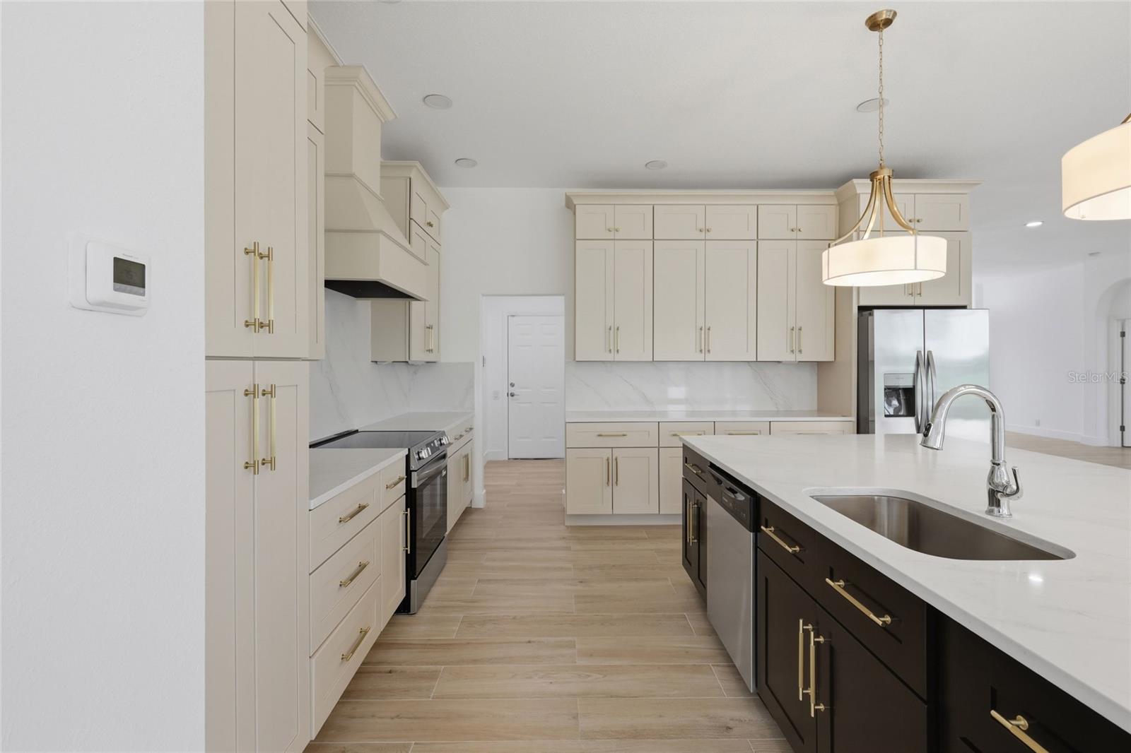 PELICAN POINTE GOLF & COUNTRY CLUB - Residential