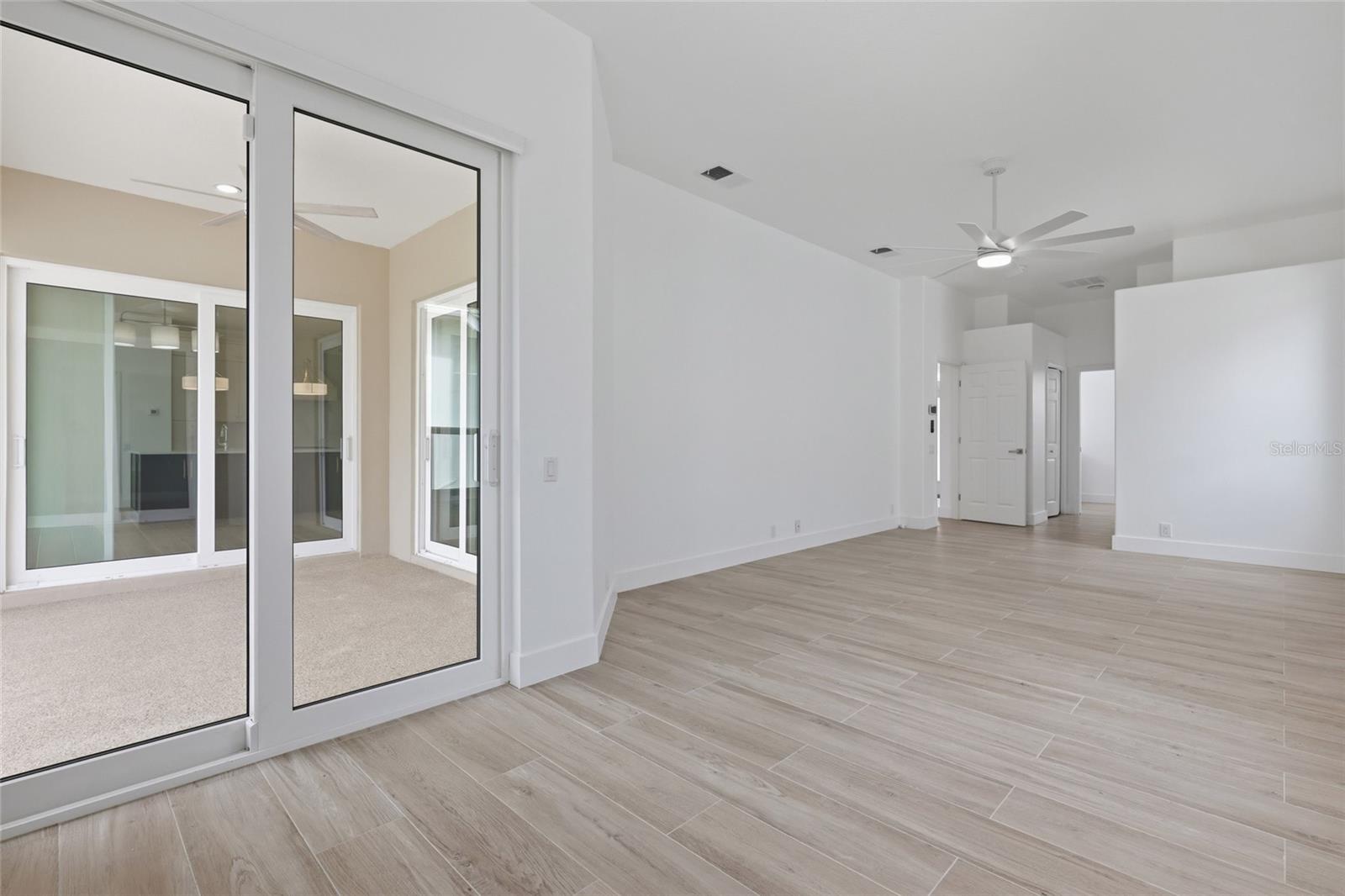 PELICAN POINTE GOLF & COUNTRY CLUB - Residential