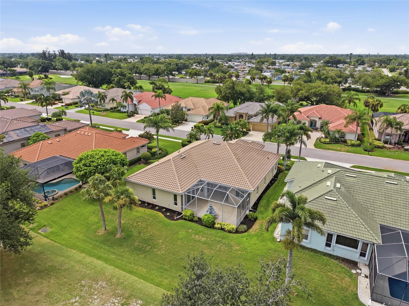 PELICAN POINTE GOLF & COUNTRY CLUB - Residential