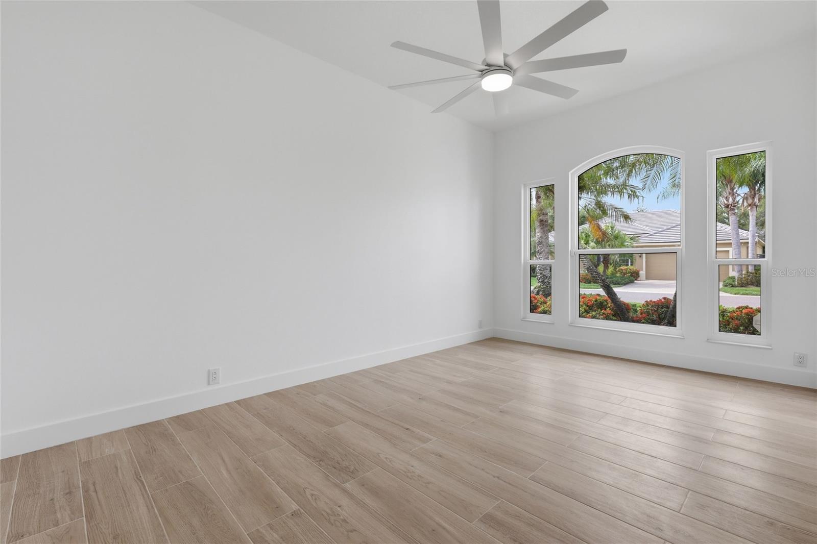 PELICAN POINTE GOLF & COUNTRY CLUB - Residential