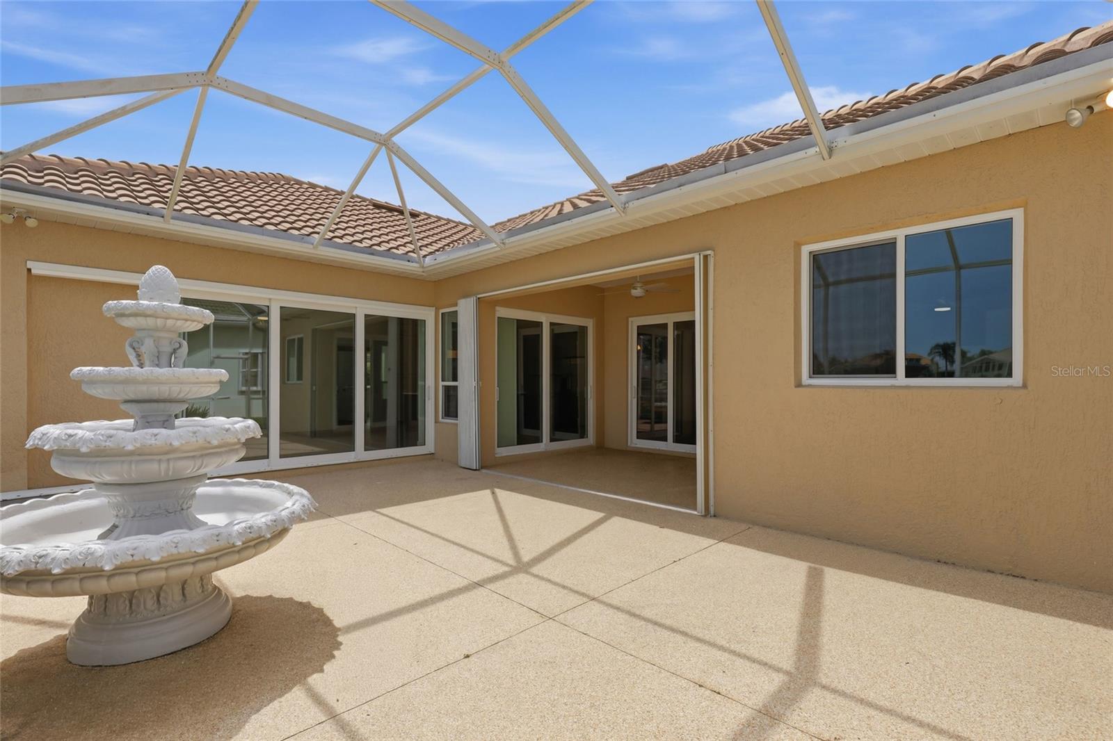 PELICAN POINTE GOLF & COUNTRY CLUB - Residential