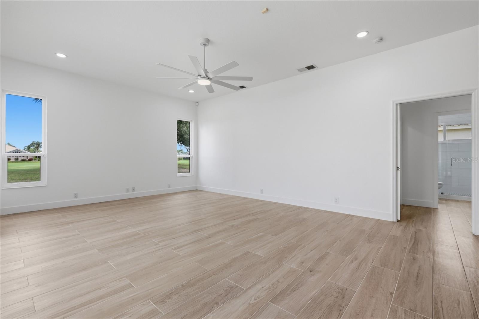PELICAN POINTE GOLF & COUNTRY CLUB - Residential