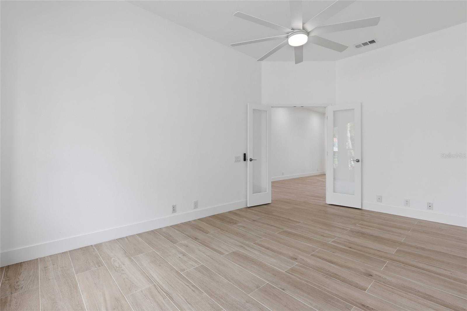 PELICAN POINTE GOLF & COUNTRY CLUB - Residential