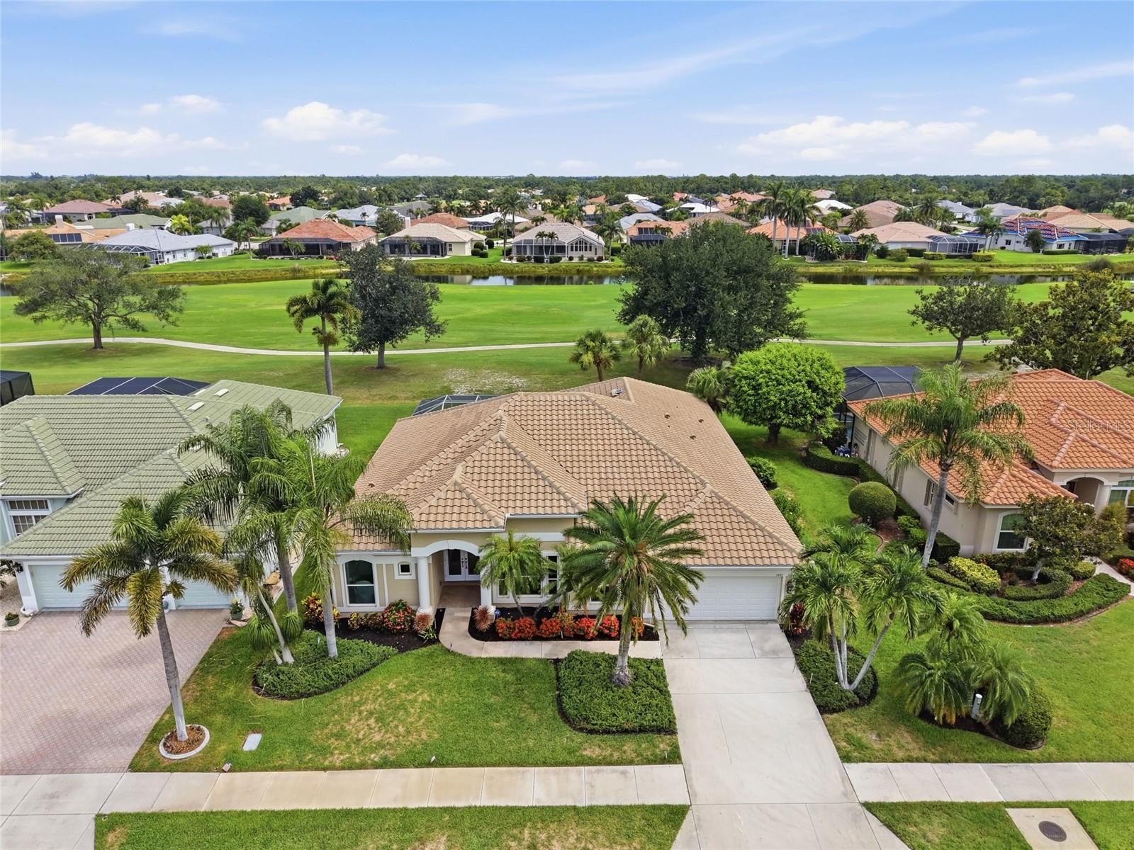 PELICAN POINTE GOLF & COUNTRY CLUB - Residential