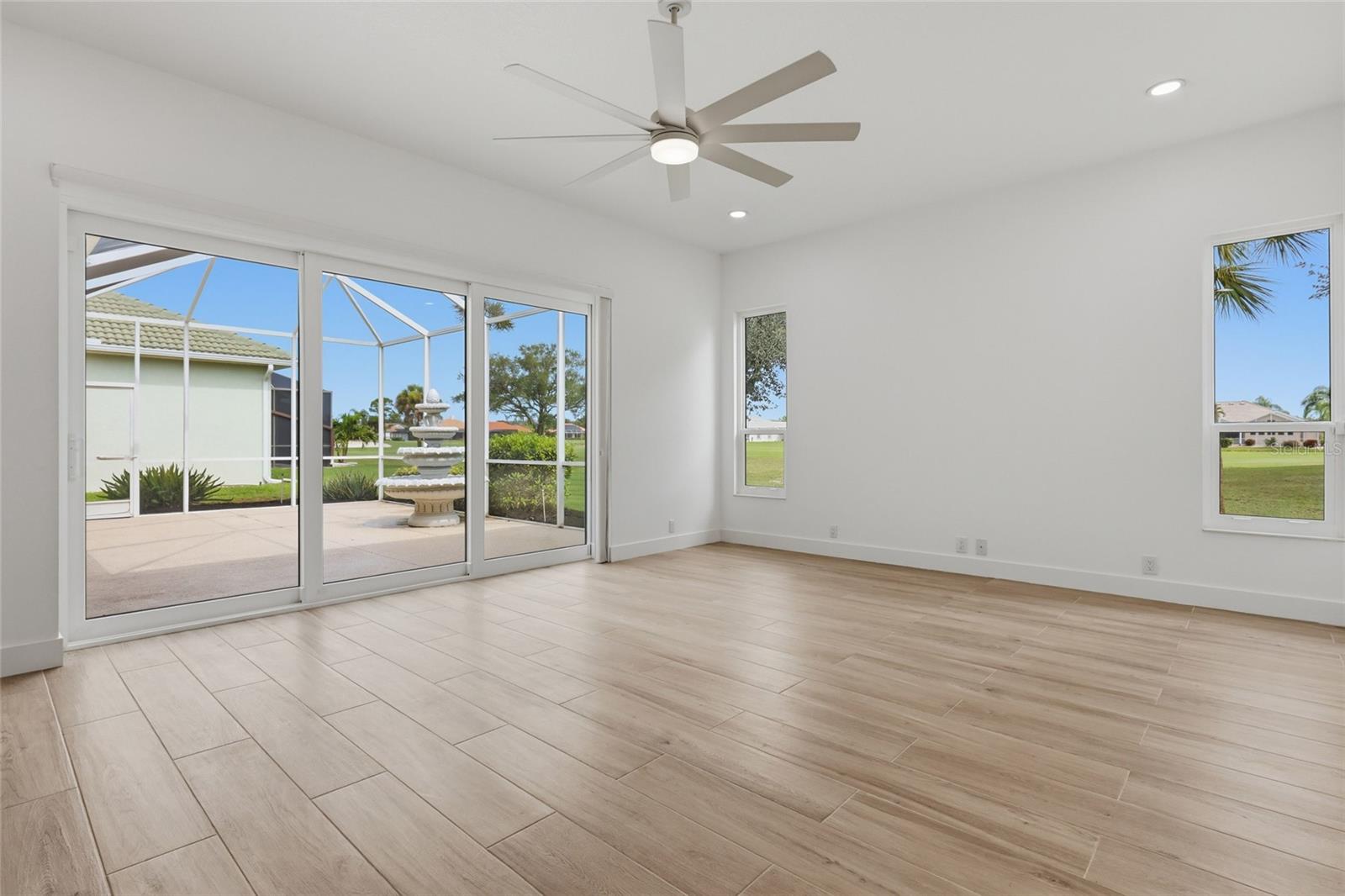 PELICAN POINTE GOLF & COUNTRY CLUB - Residential