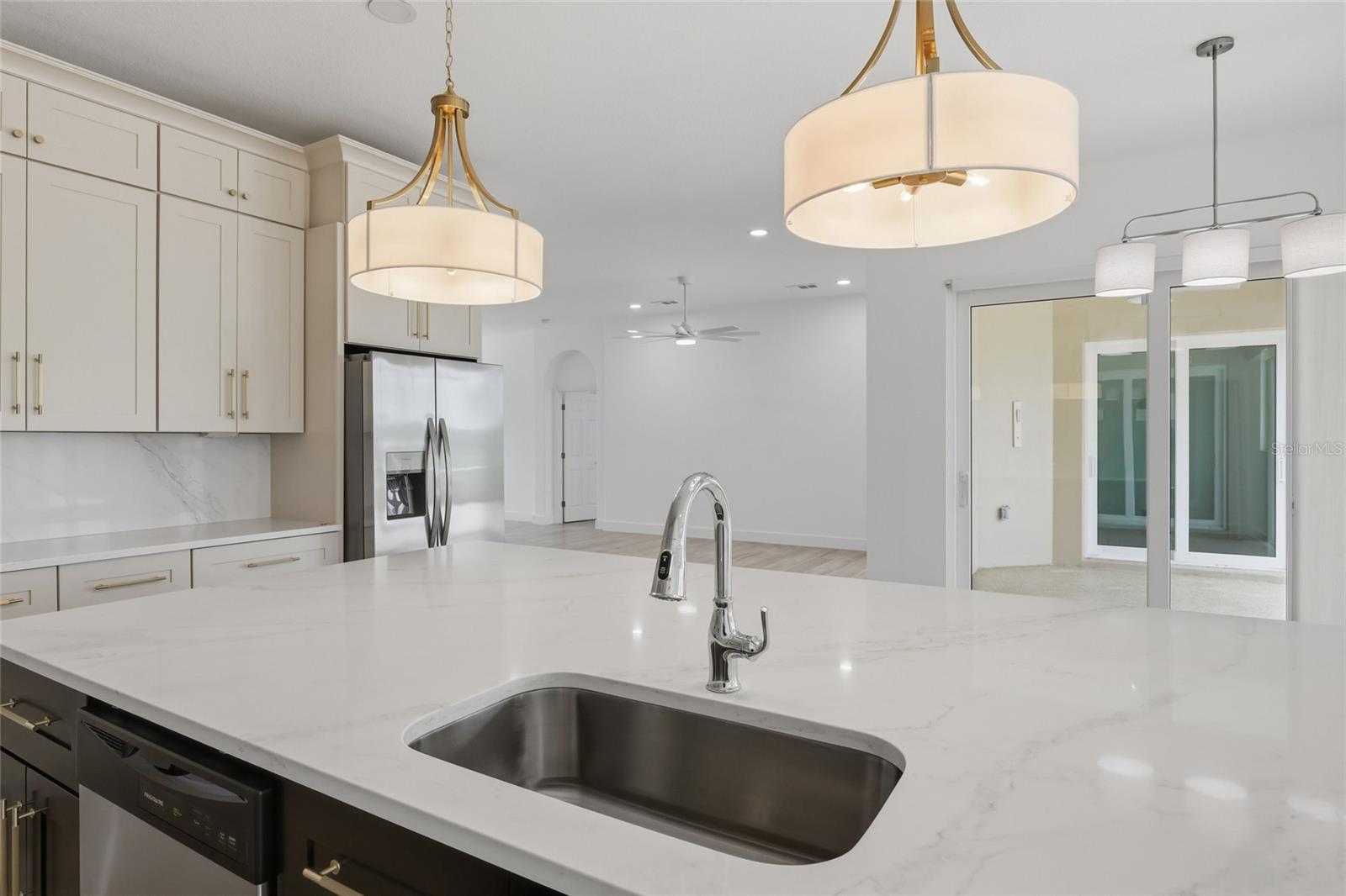 PELICAN POINTE GOLF & COUNTRY CLUB - Residential