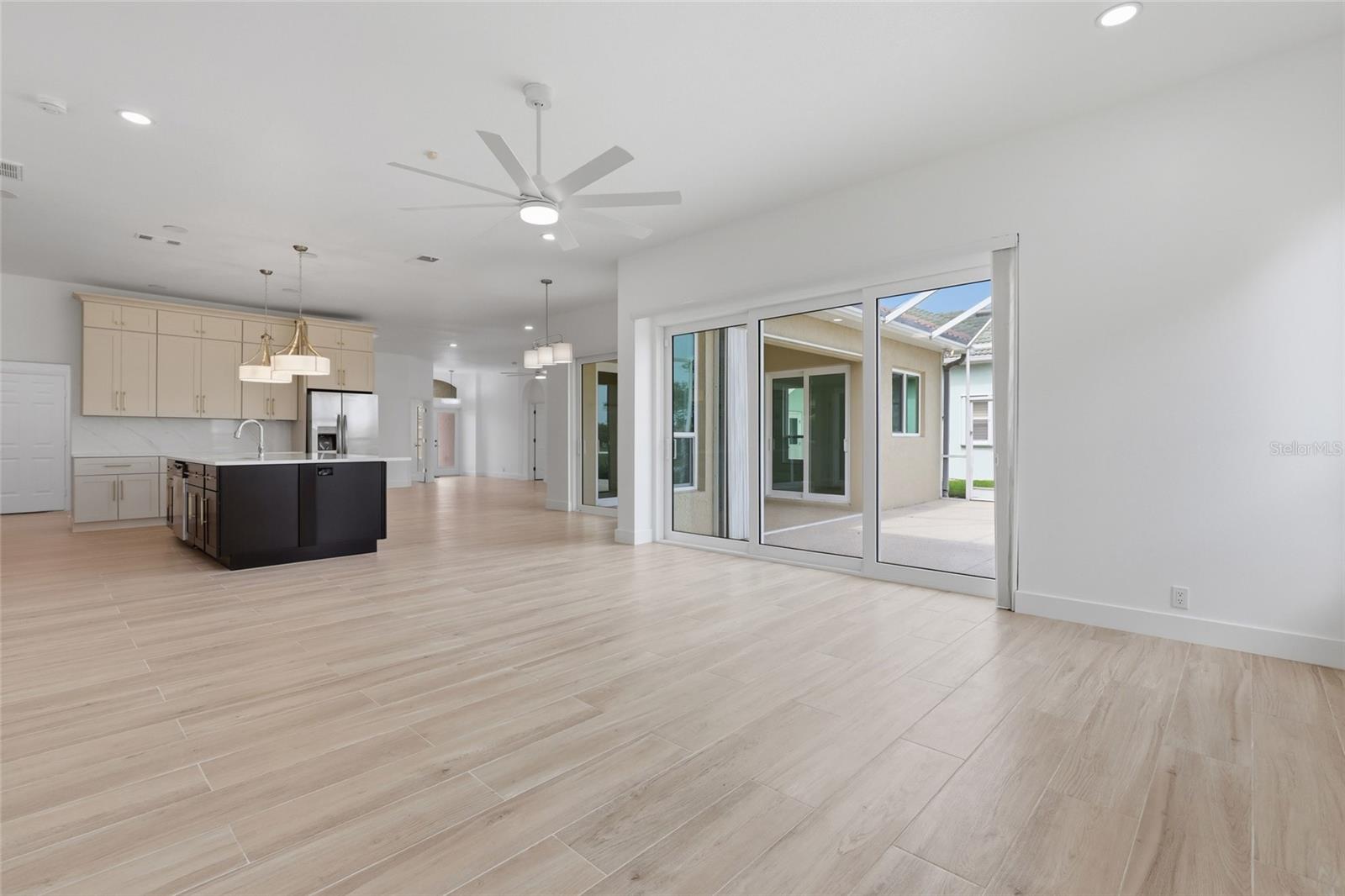 PELICAN POINTE GOLF & COUNTRY CLUB - Residential
