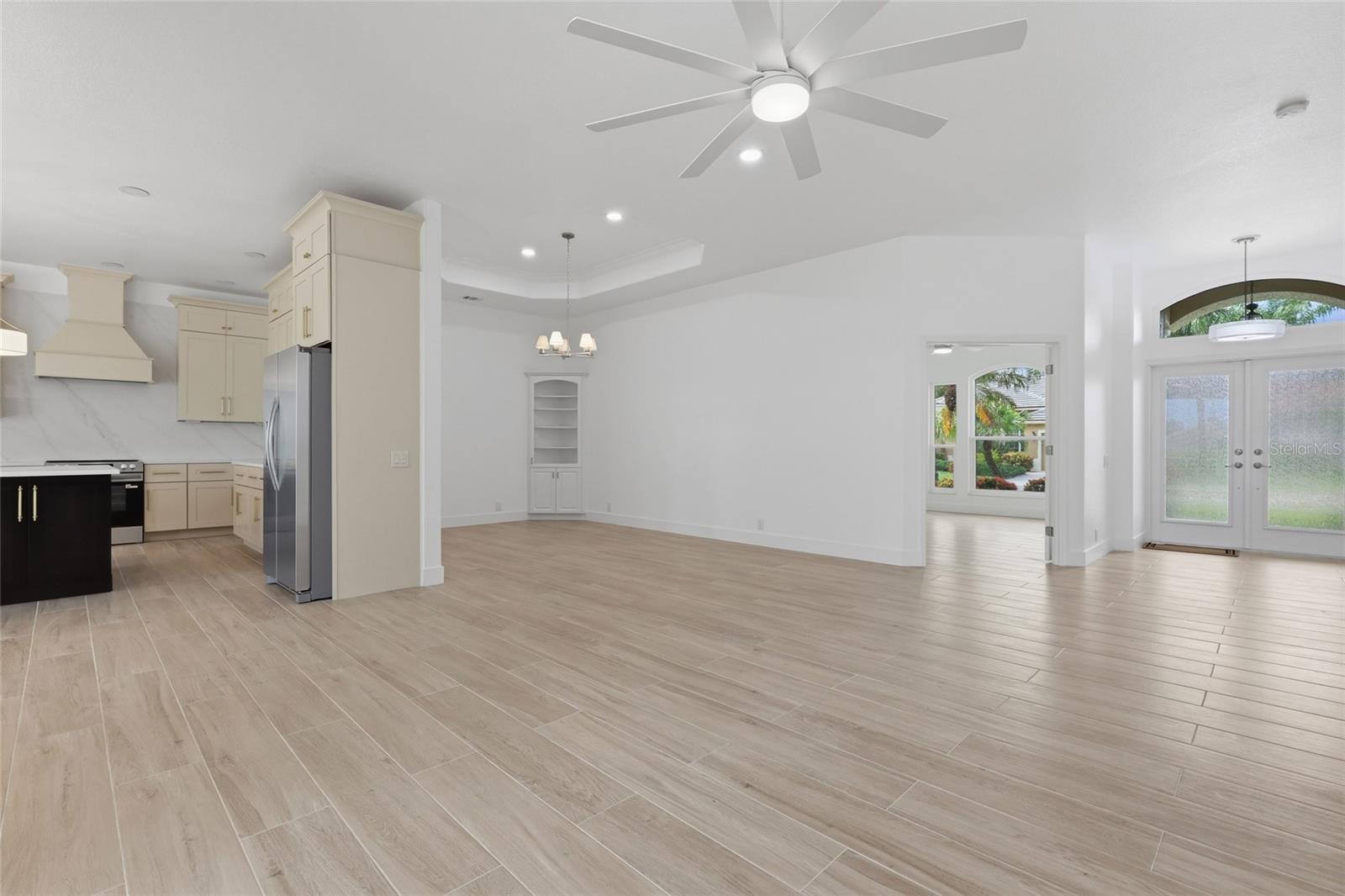 PELICAN POINTE GOLF & COUNTRY CLUB - Residential