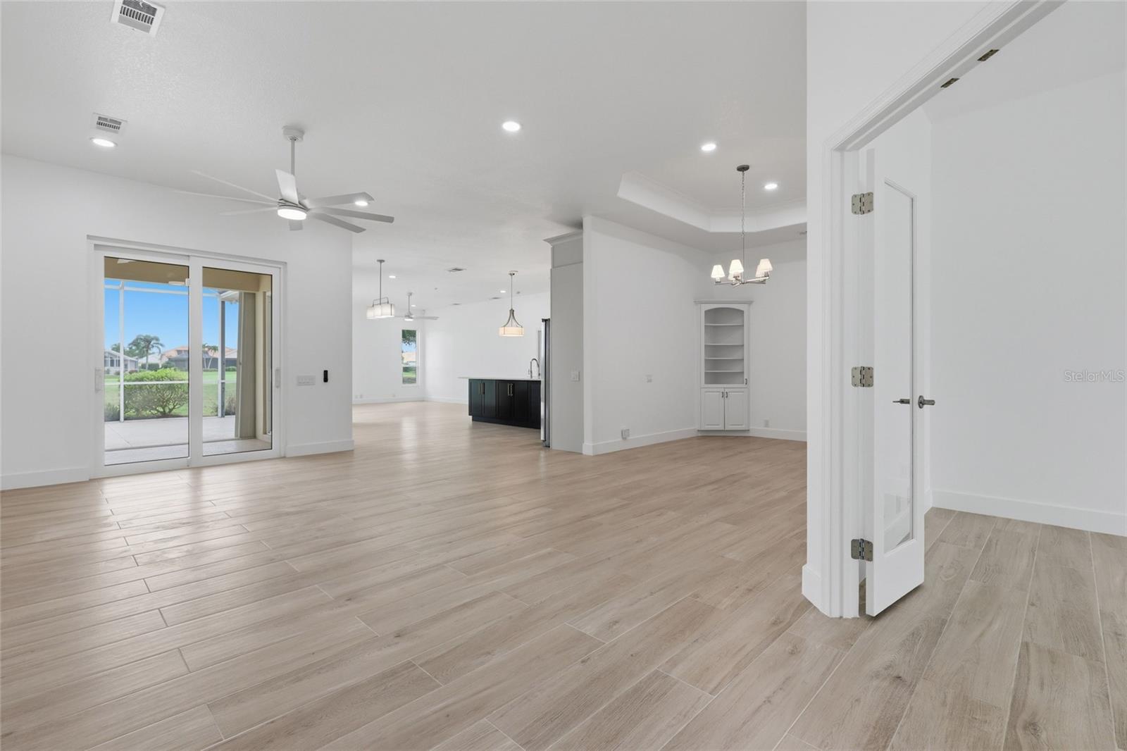 PELICAN POINTE GOLF & COUNTRY CLUB - Residential