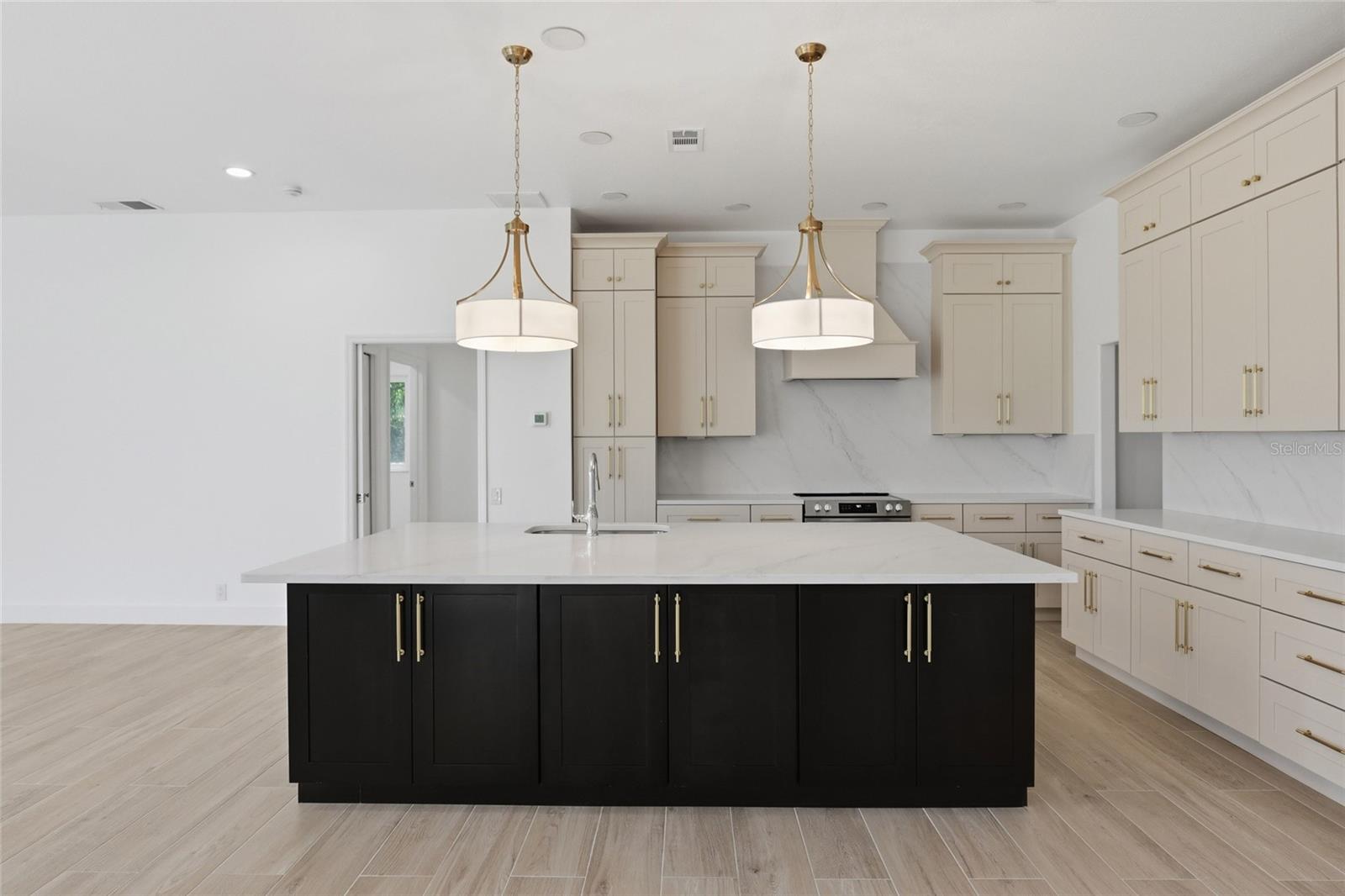 PELICAN POINTE GOLF & COUNTRY CLUB - Residential