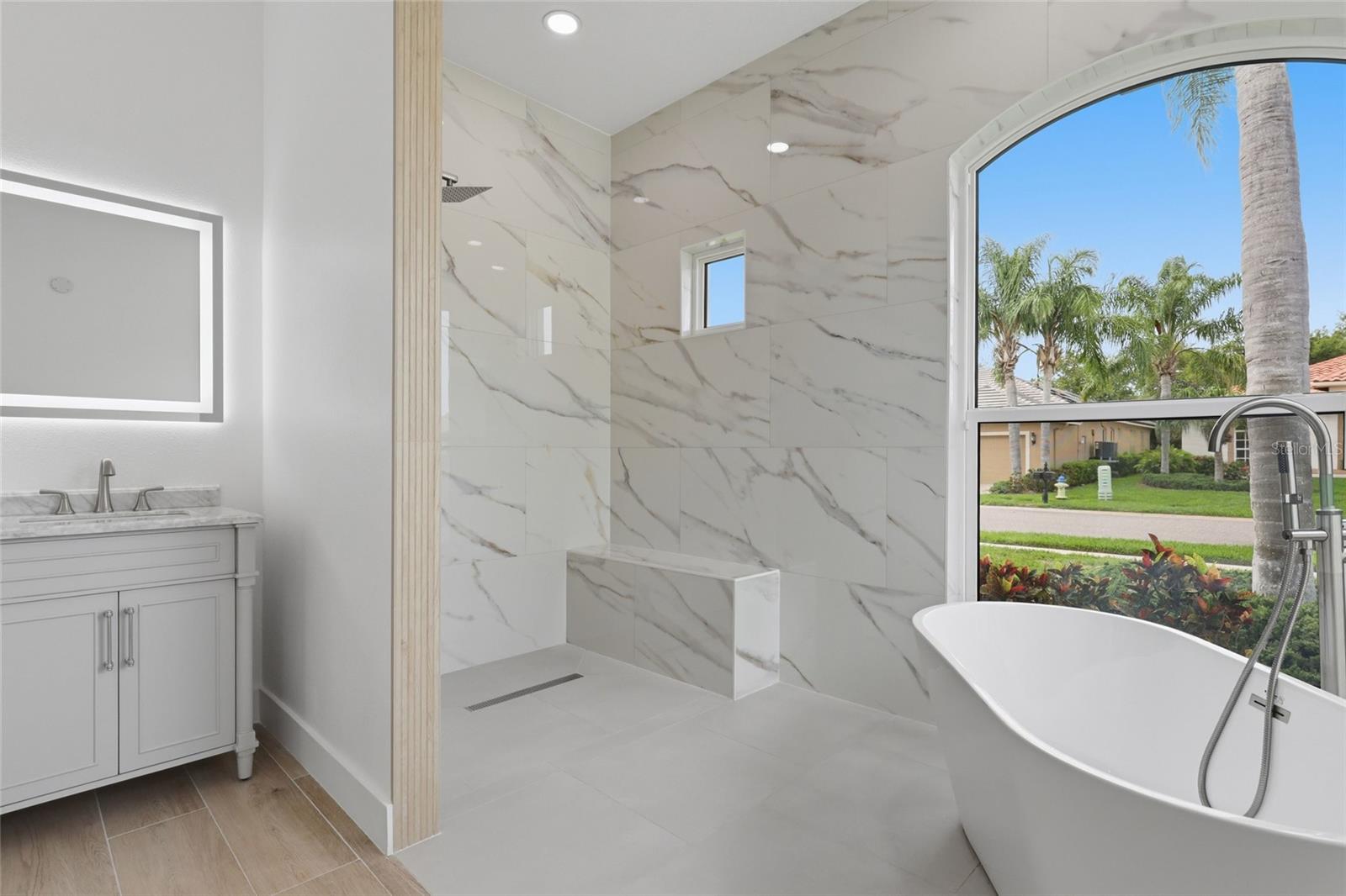 PELICAN POINTE GOLF & COUNTRY CLUB - Residential