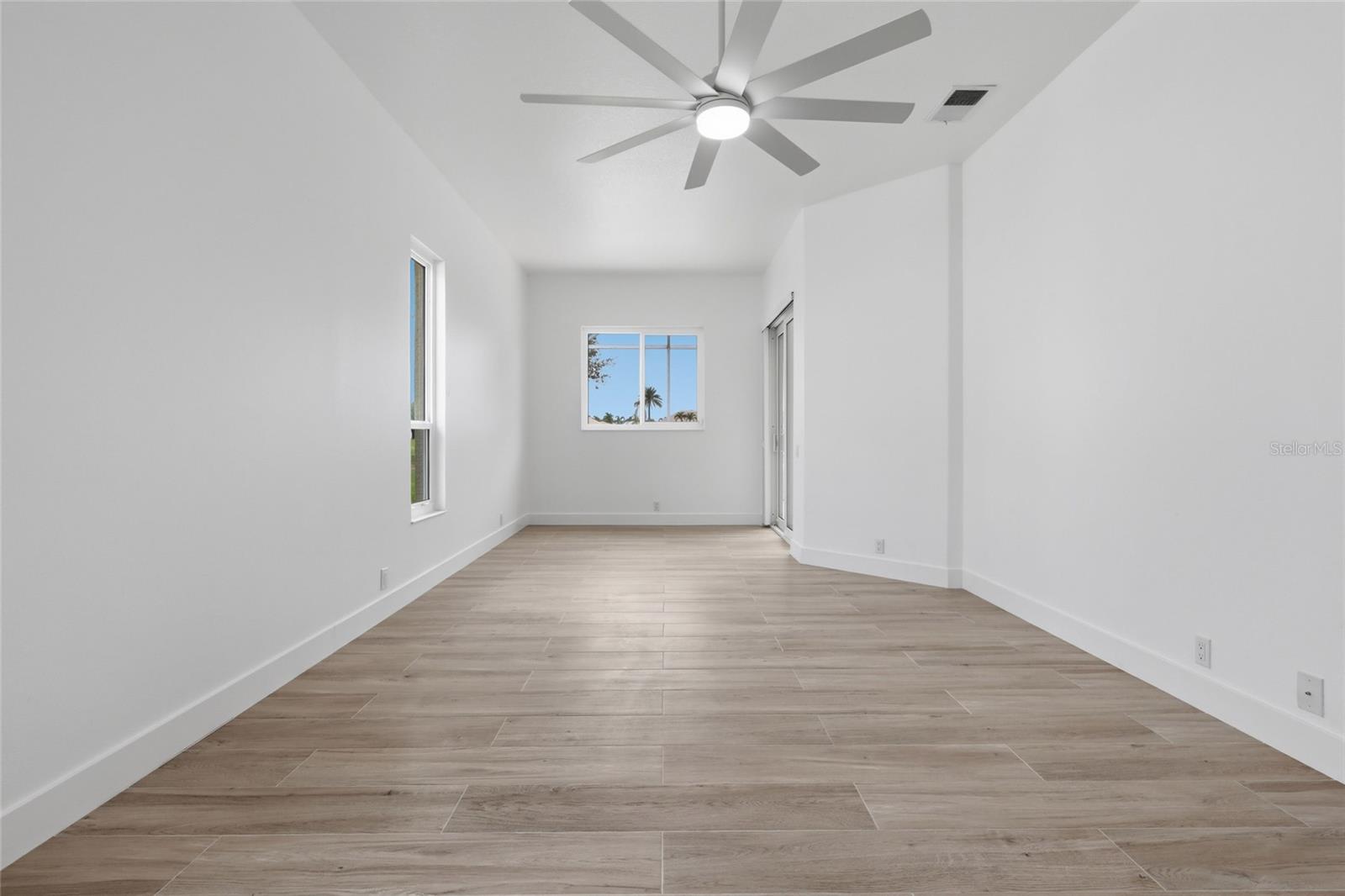 PELICAN POINTE GOLF & COUNTRY CLUB - Residential